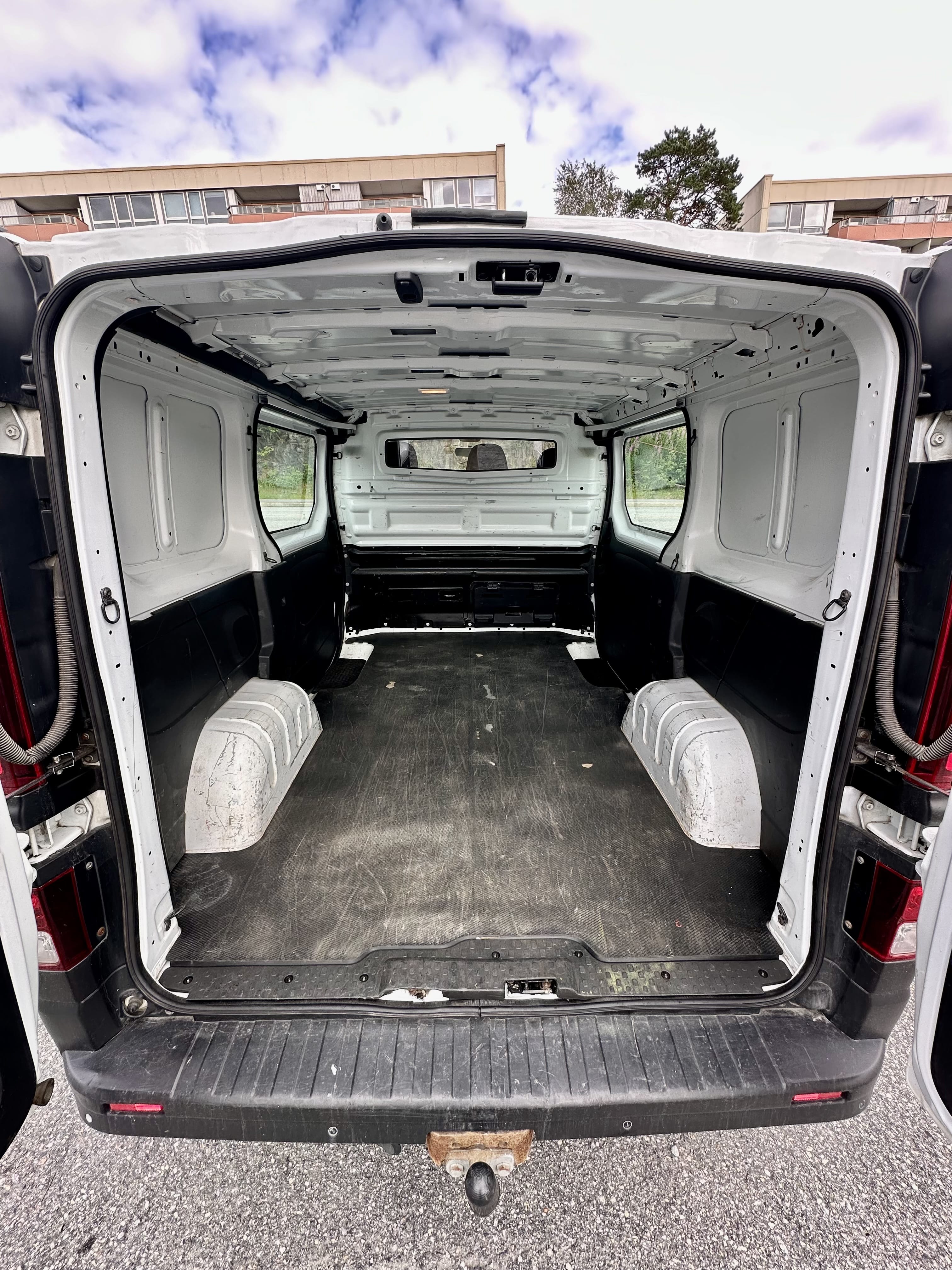 Renault Trafic with Snow tires