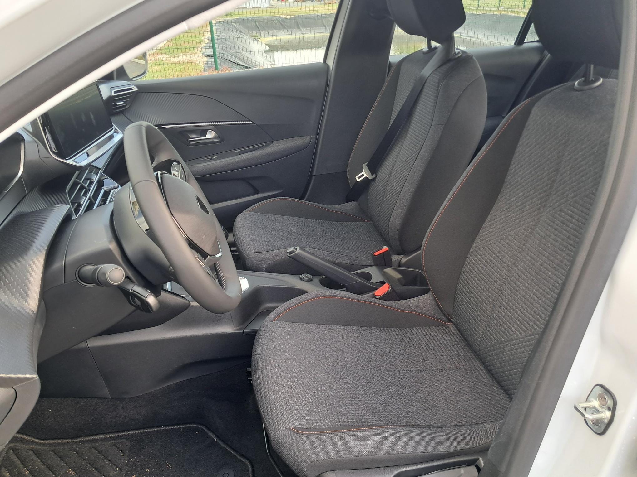 Peugeot 208 avec Apple CarPlay