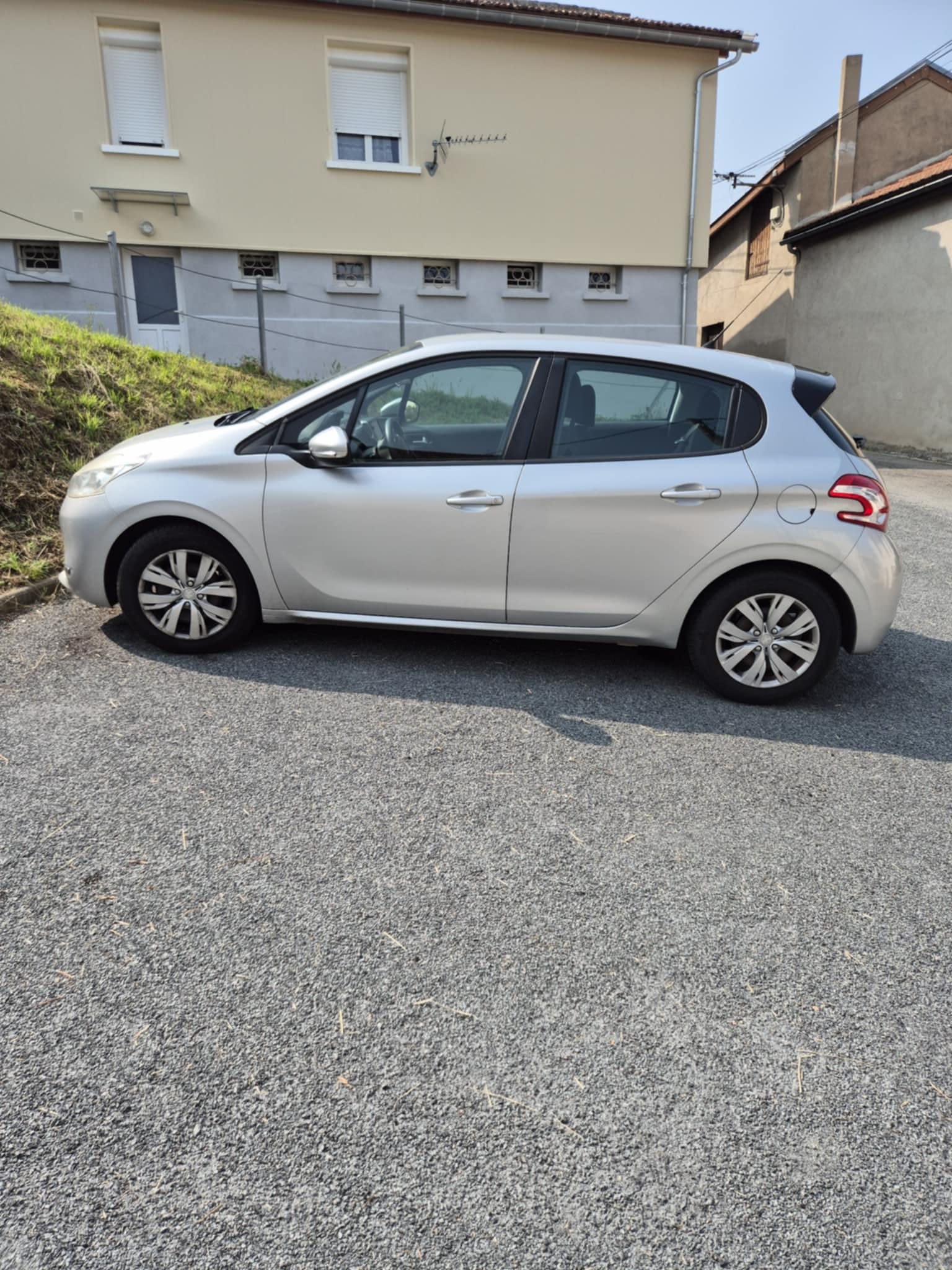 Peugeot 208 avec Climatisation