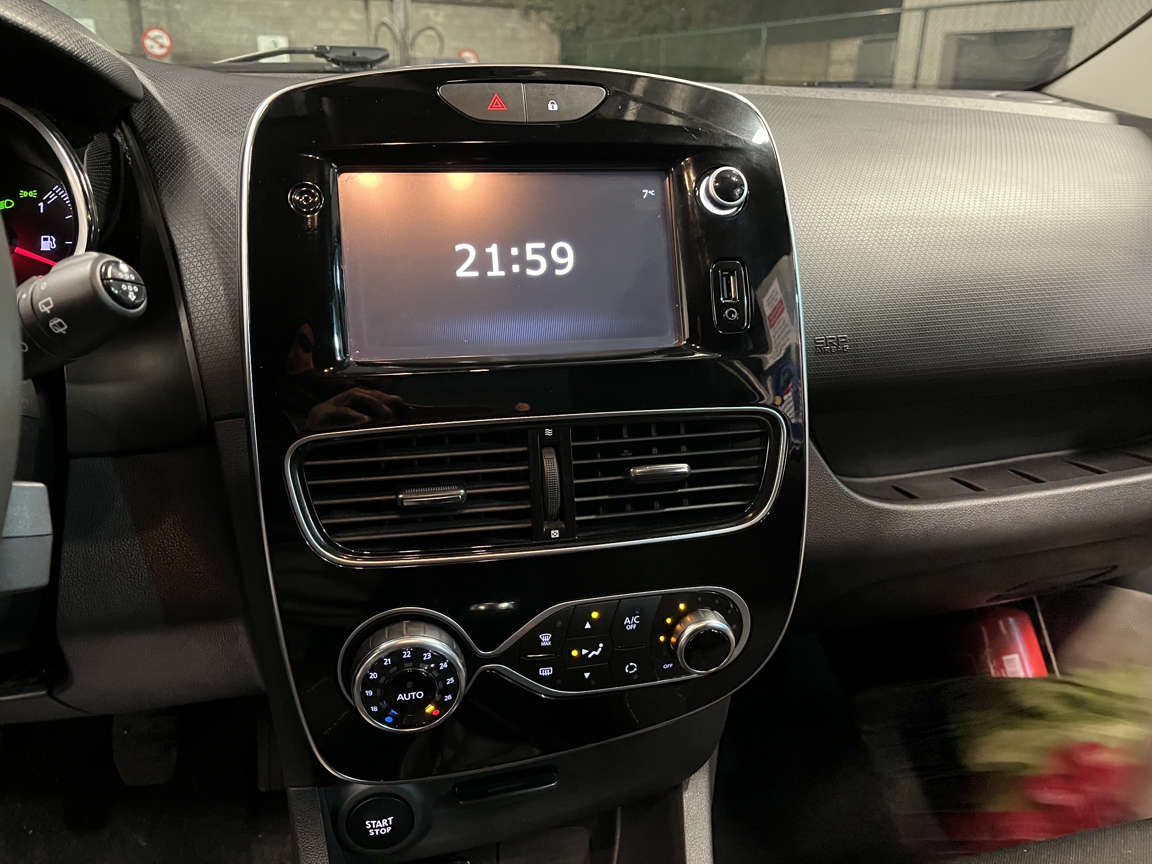 Renault Clio Renault clio iv limited with Baby seat