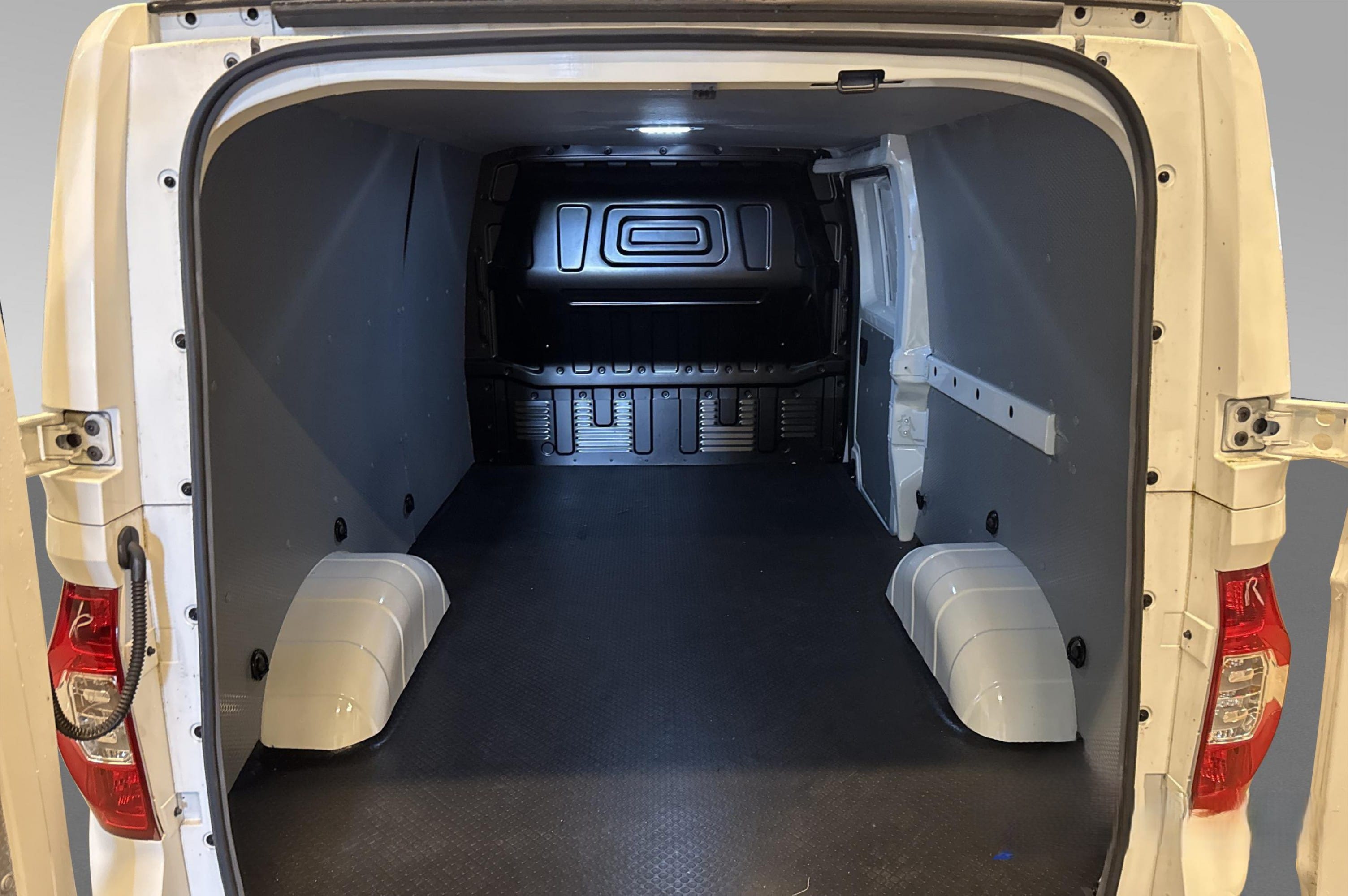 Maxus eDeliver 3 6,3m3 200 km rekkevidde med Ryggekamera