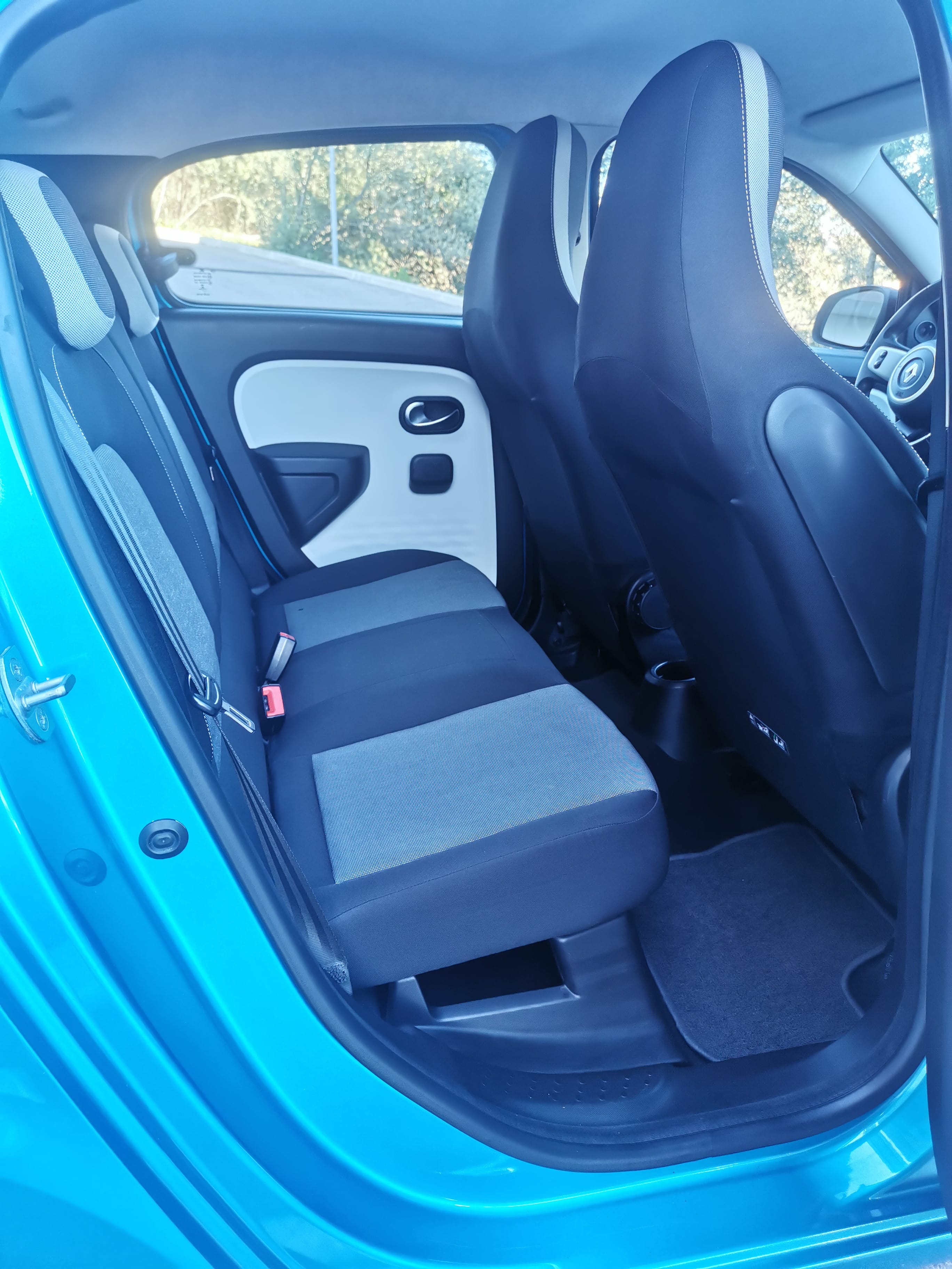 Renault Twingo III 0.9 tce 90 CV essence avec Siège bébé