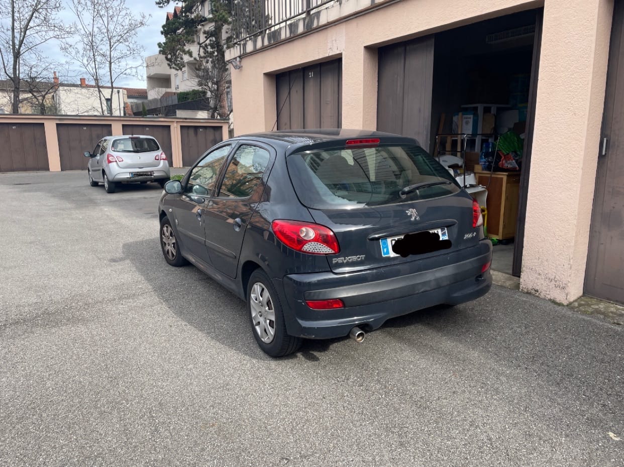 Peugeot 206+ avec Siège bébé
