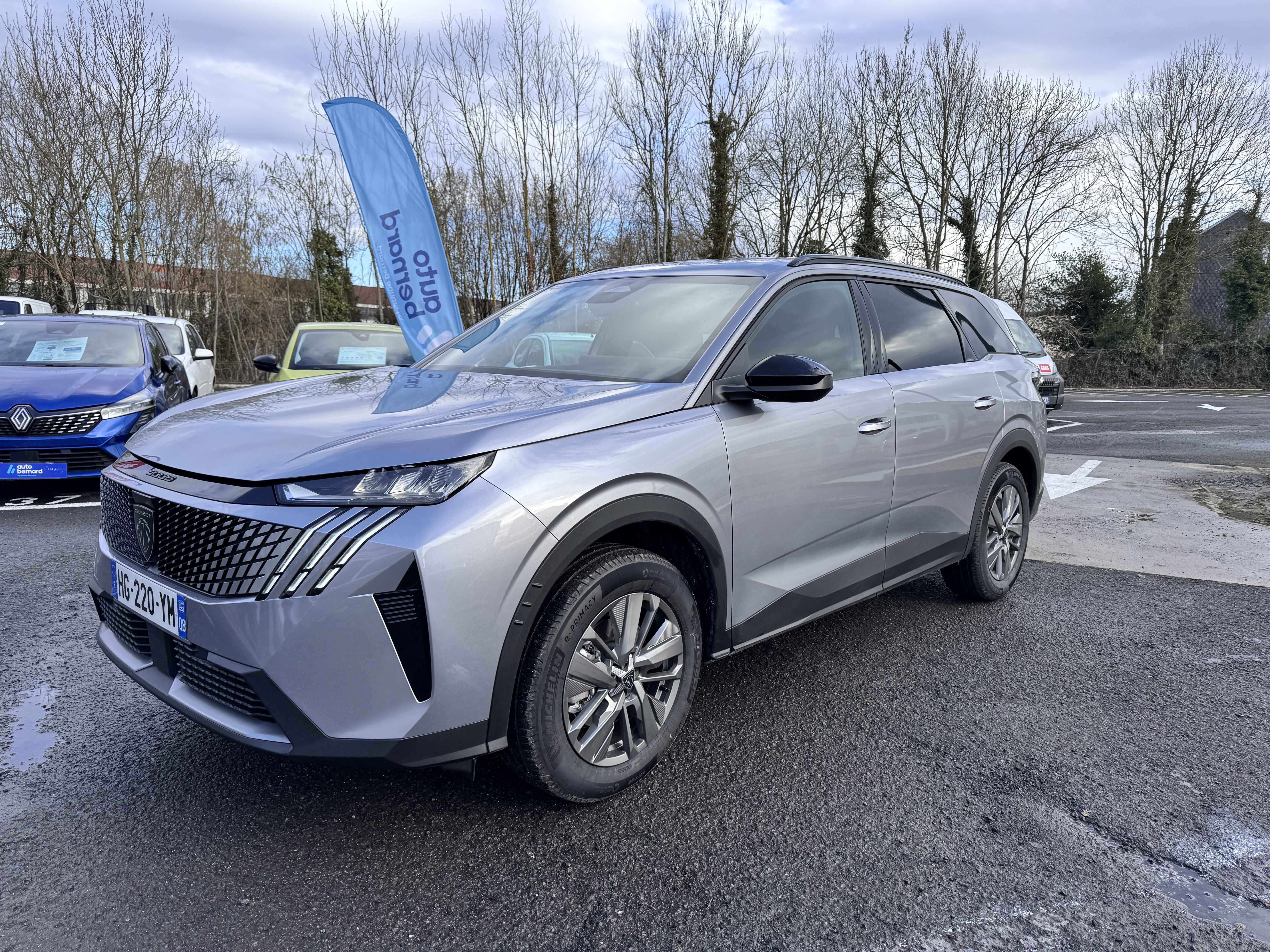 Peugeot 5008, 2025, Essence 98 / Électrique (hybride), automatique, 7 places