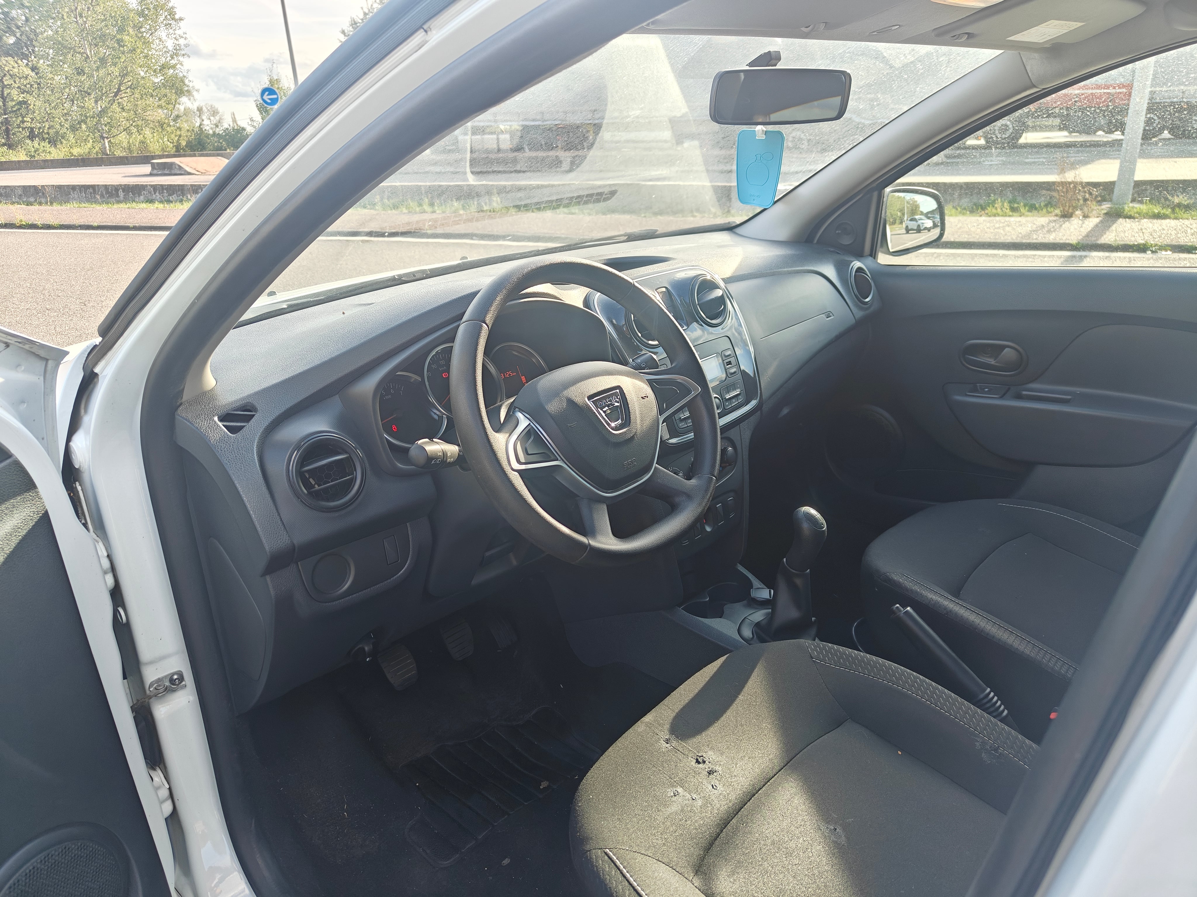 Dacia Sandero avec Entrée audio / iPod