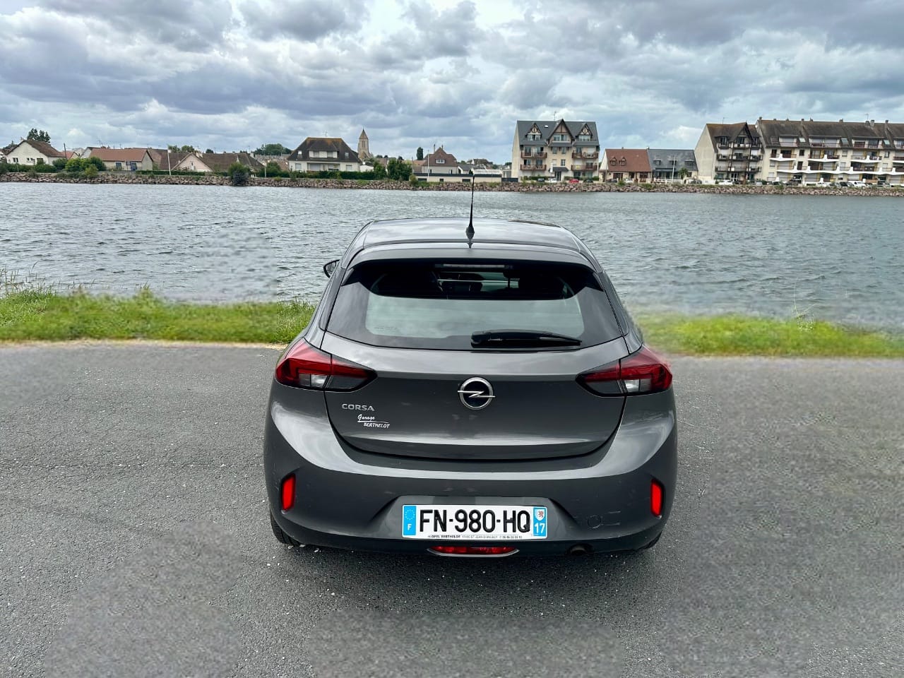 Opel Corsa avec Siège bébé