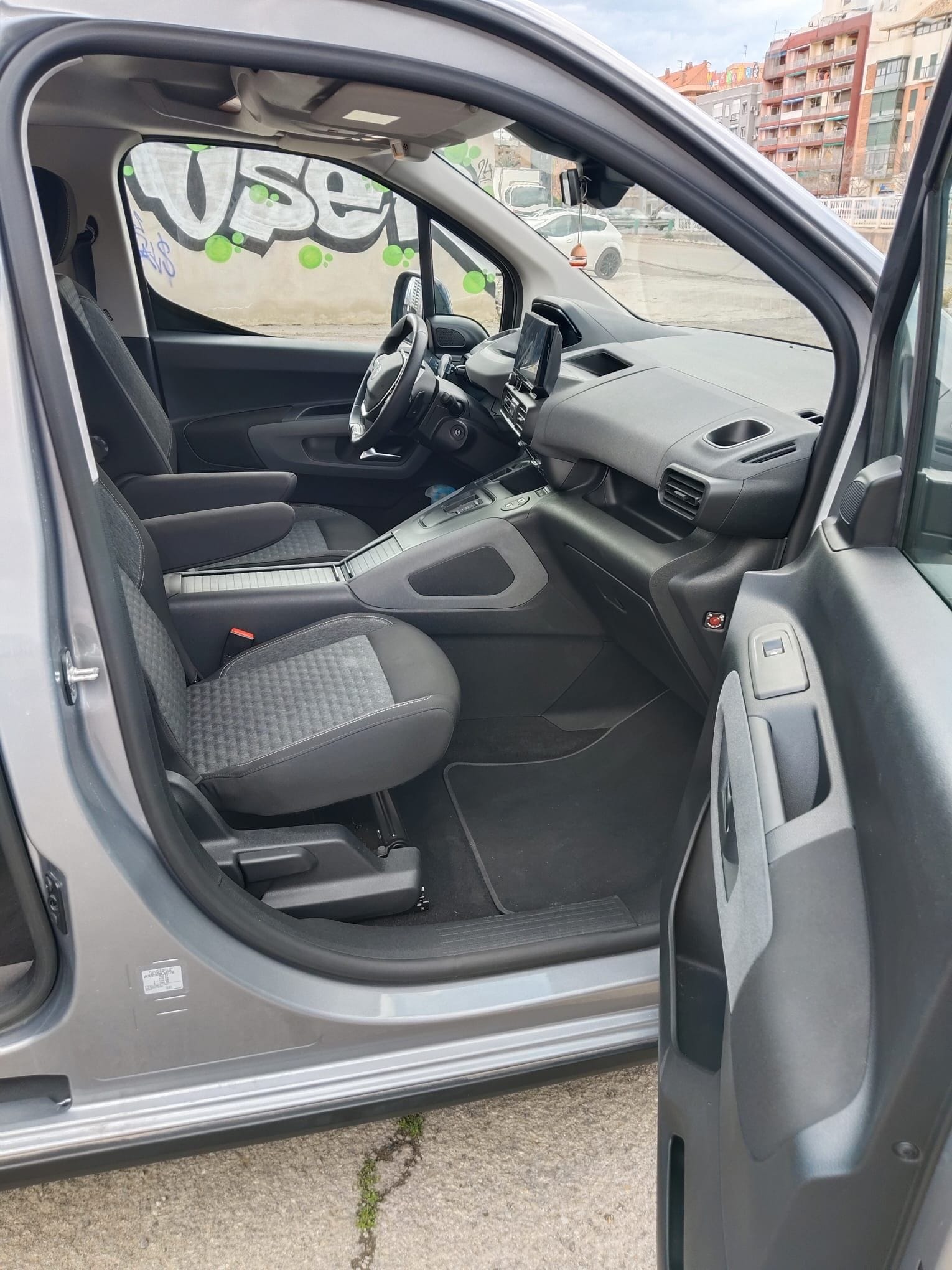 Peugeot e-Rifter Minivan con Control de velocidad