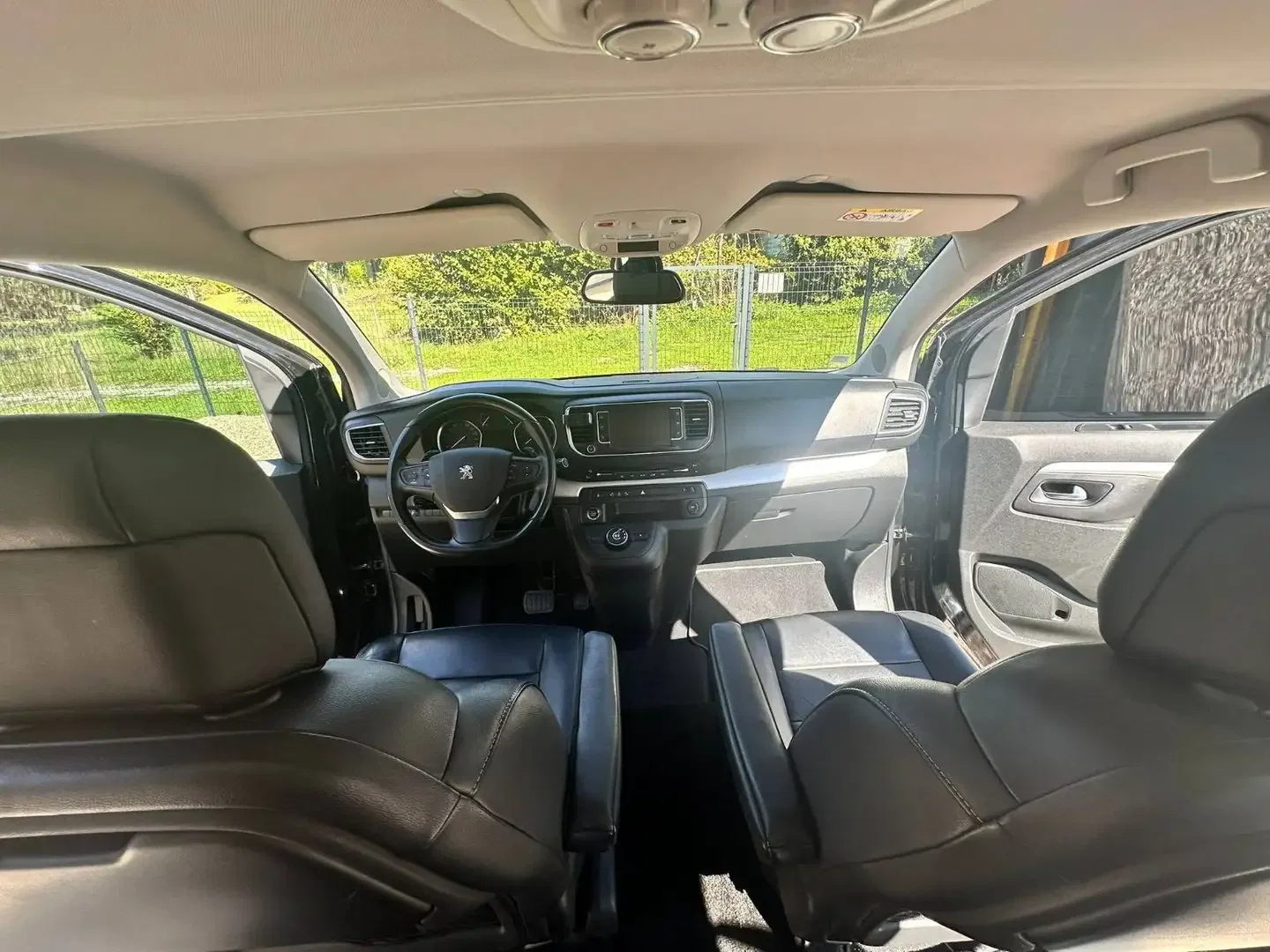 Peugeot Traveller with GPS