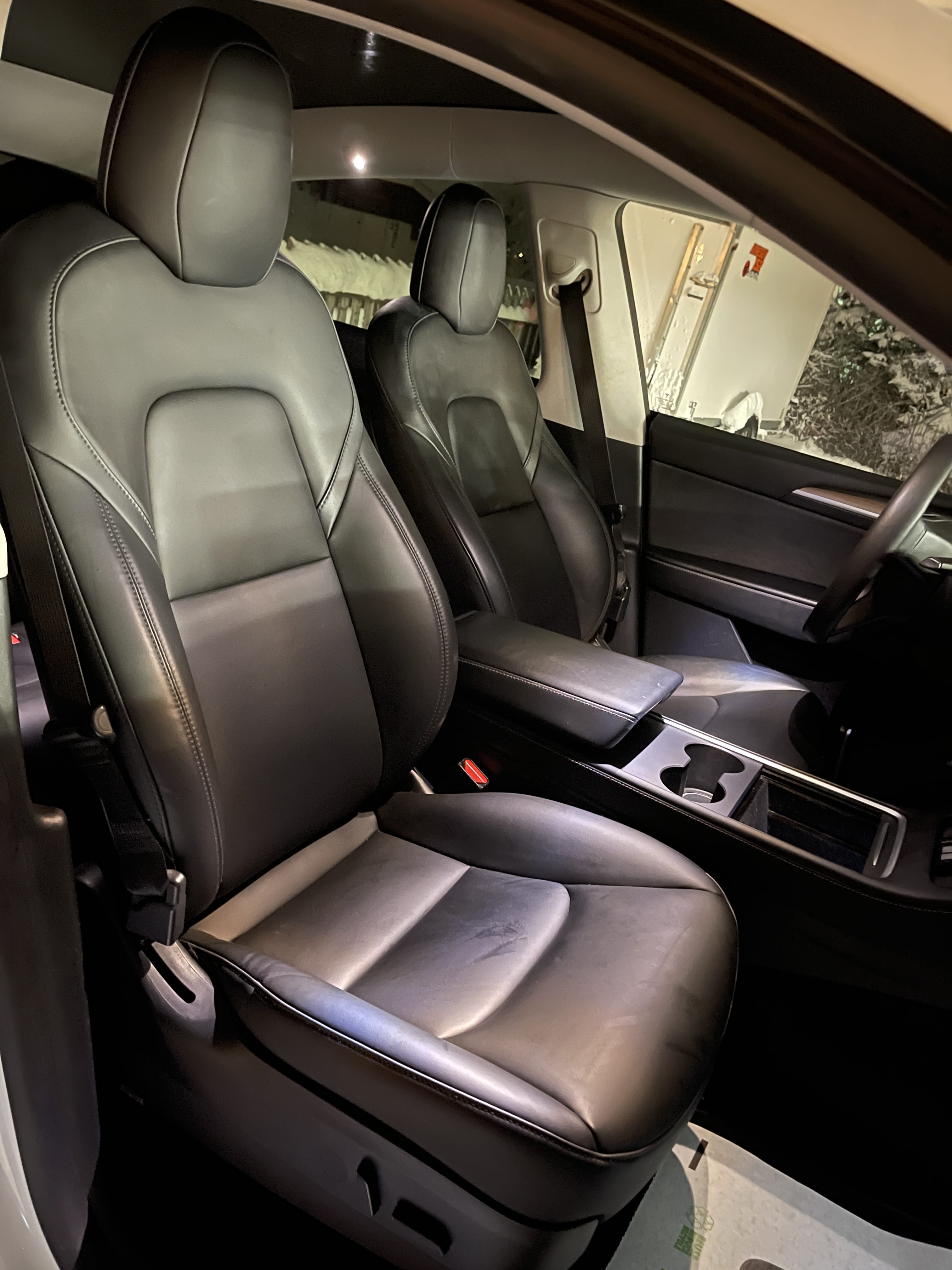 Tesla Model Y Long Range med Bluetooth audio