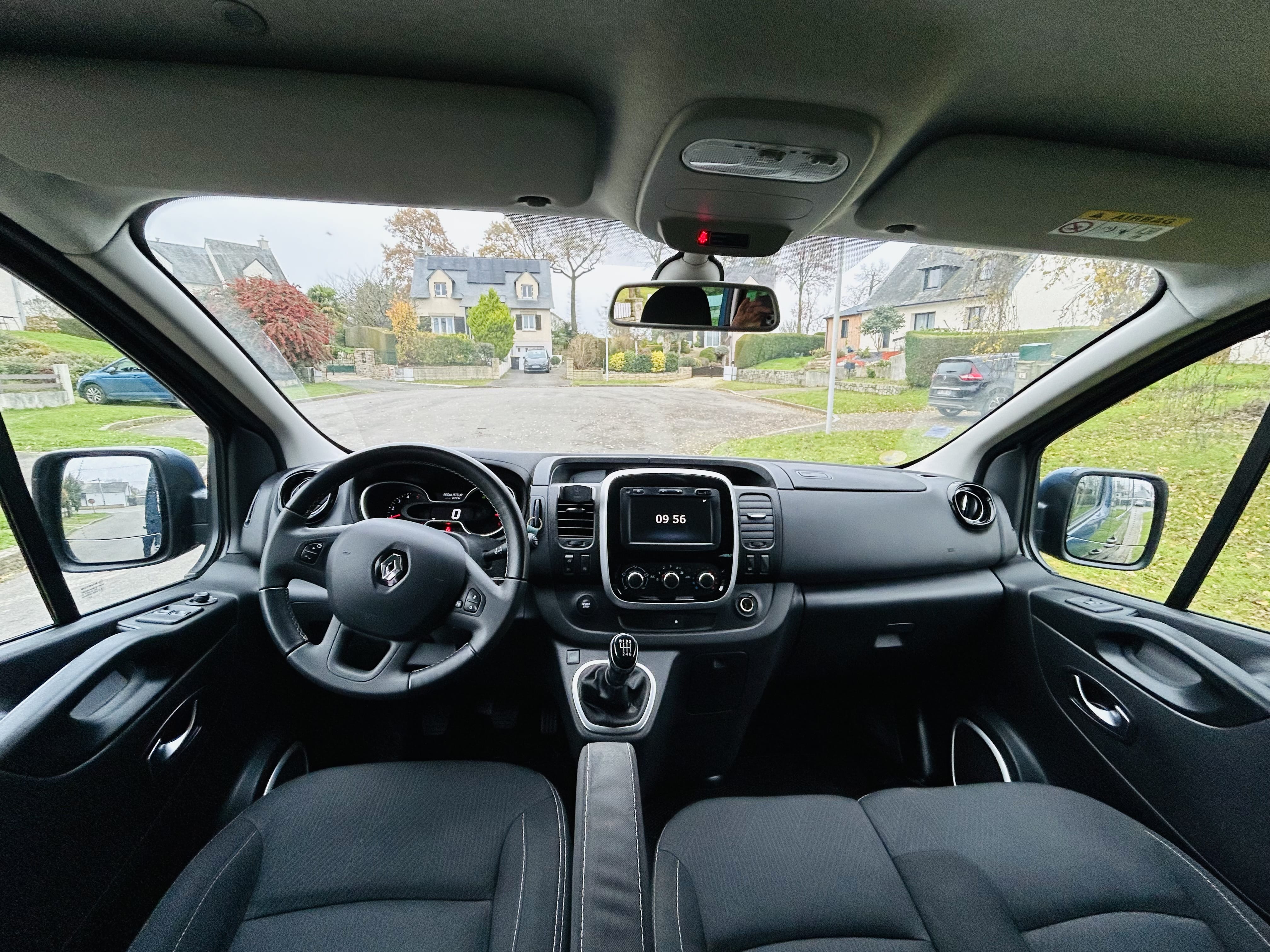 Renault Trafic Passenger 2.0 DCI 145 avec GPS