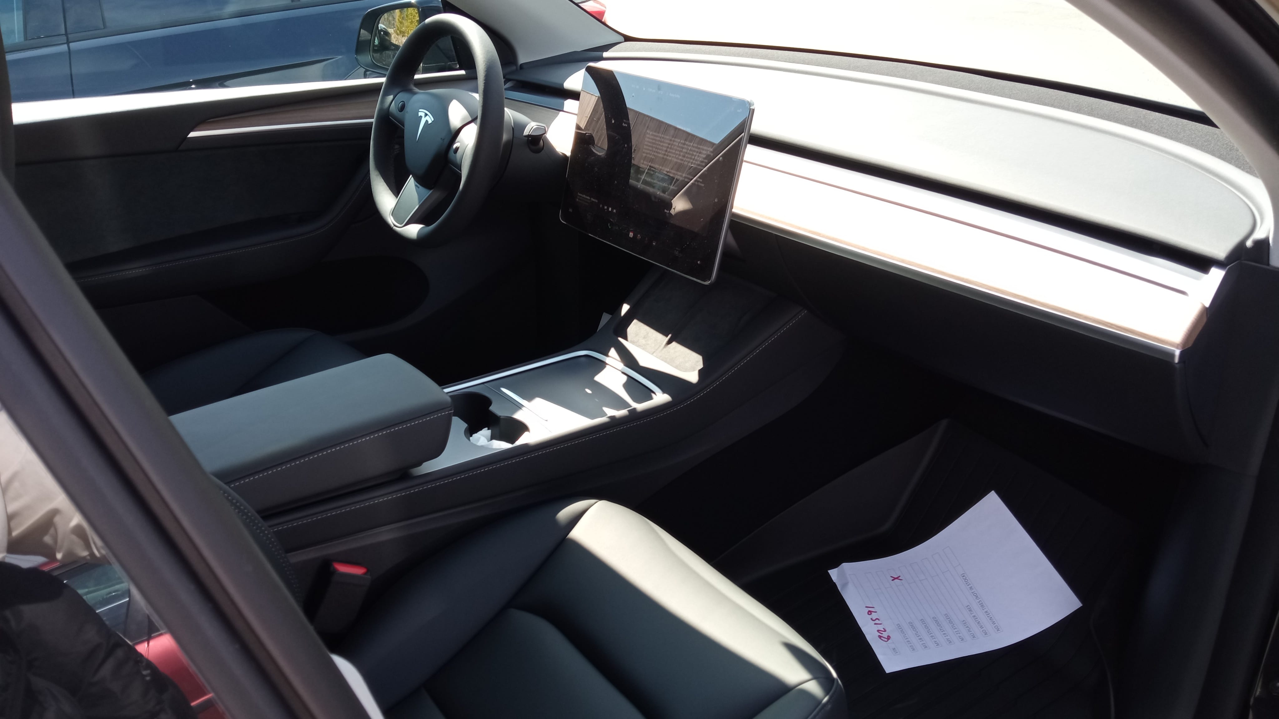 Tesla Model Y med Cruisekontroll