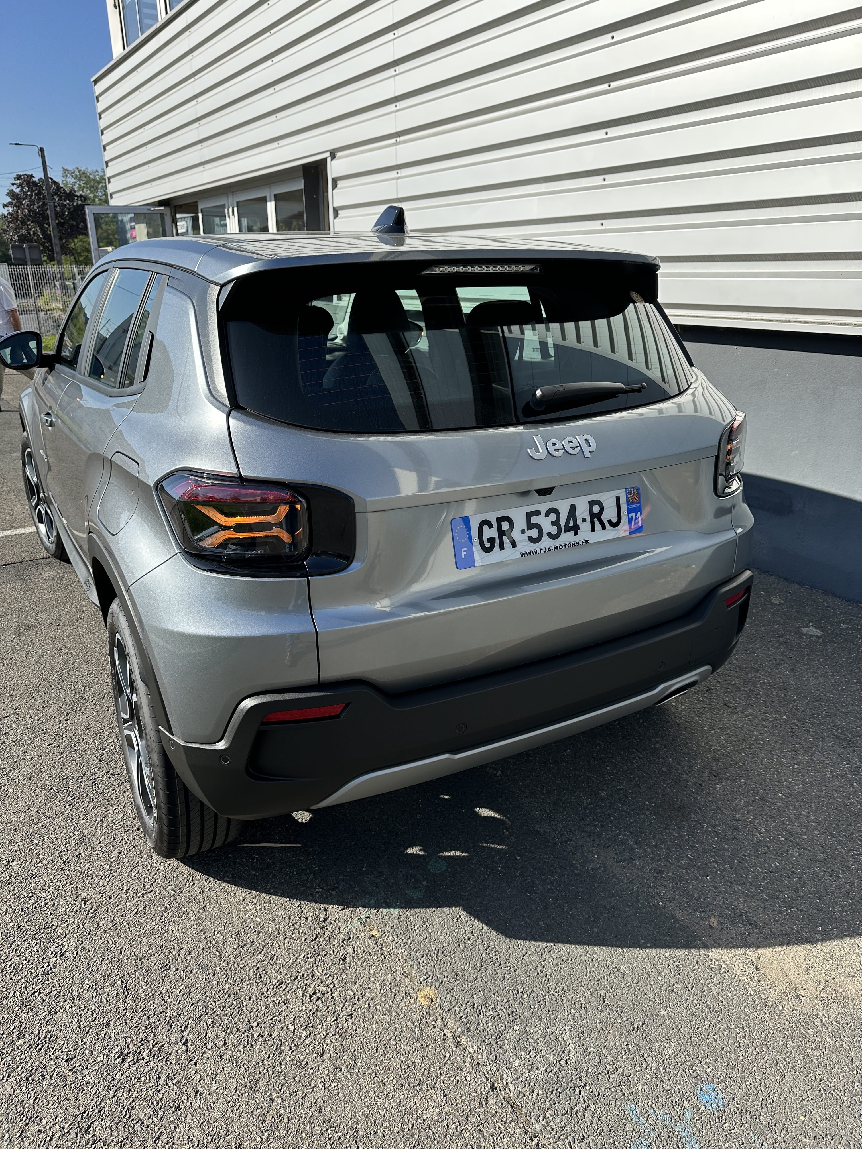 Jeep Avenger 1.2 turbo 100cv essence avec GPS