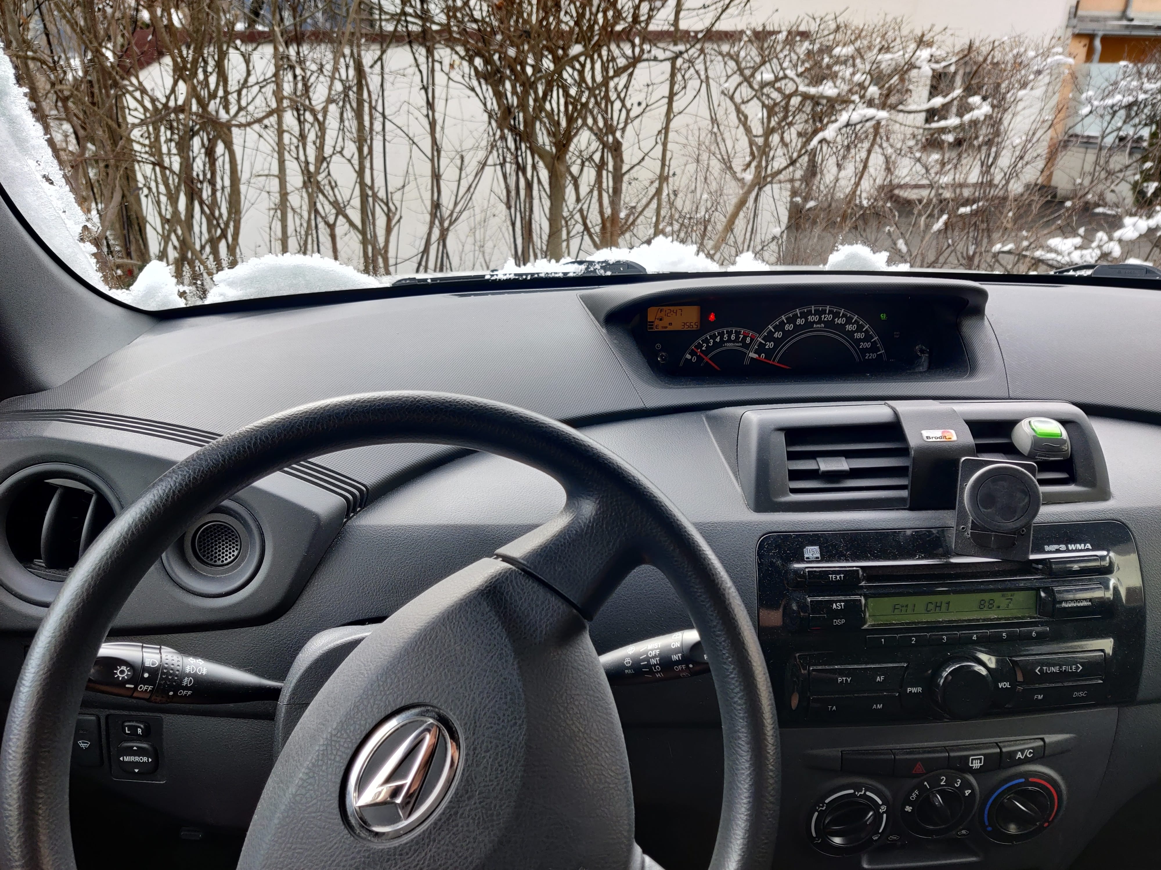 Daihatsu Materia mit Winterreifen