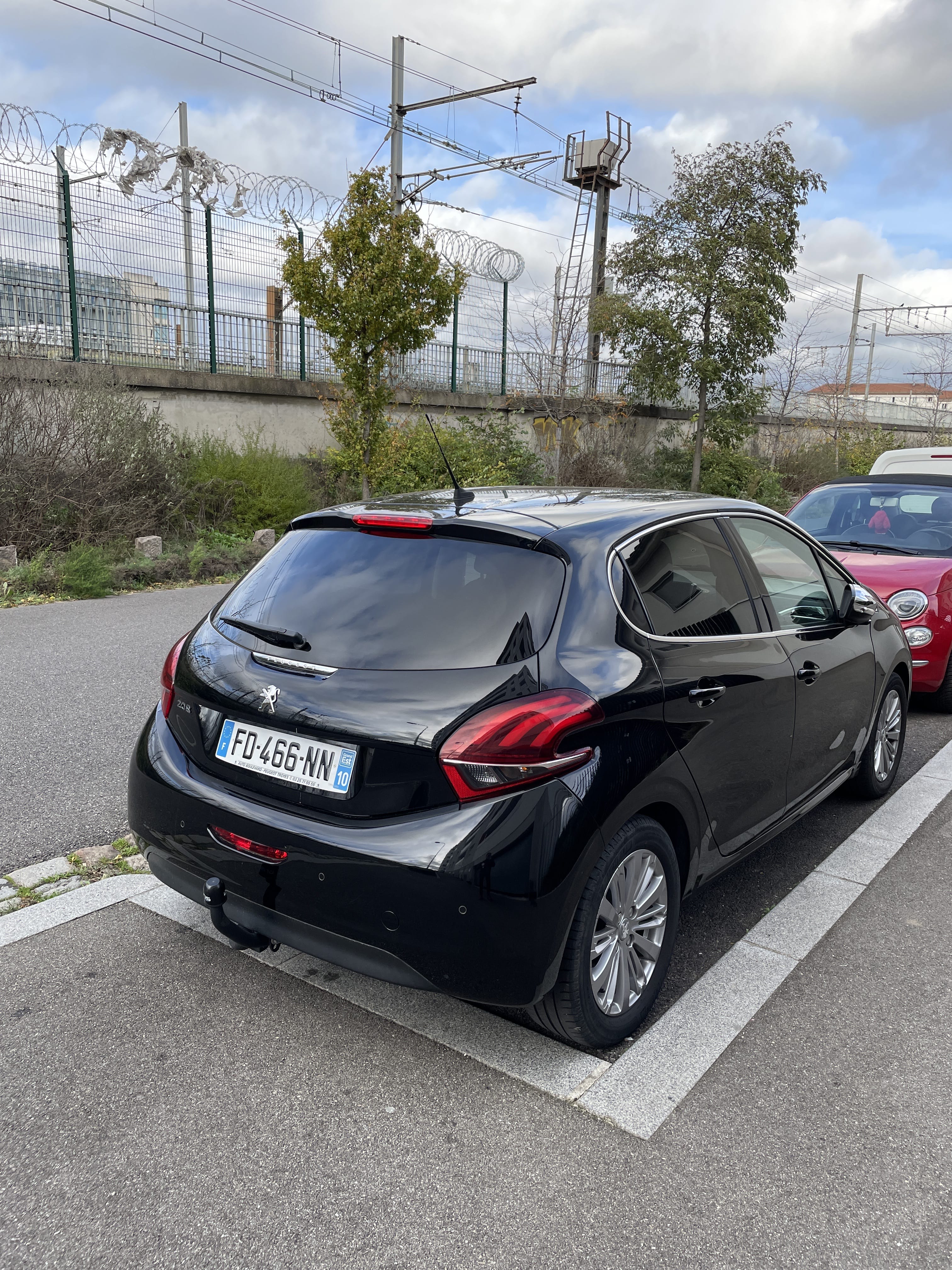 Peugeot 208 Puretech 82ch / 2019 avec GPS
