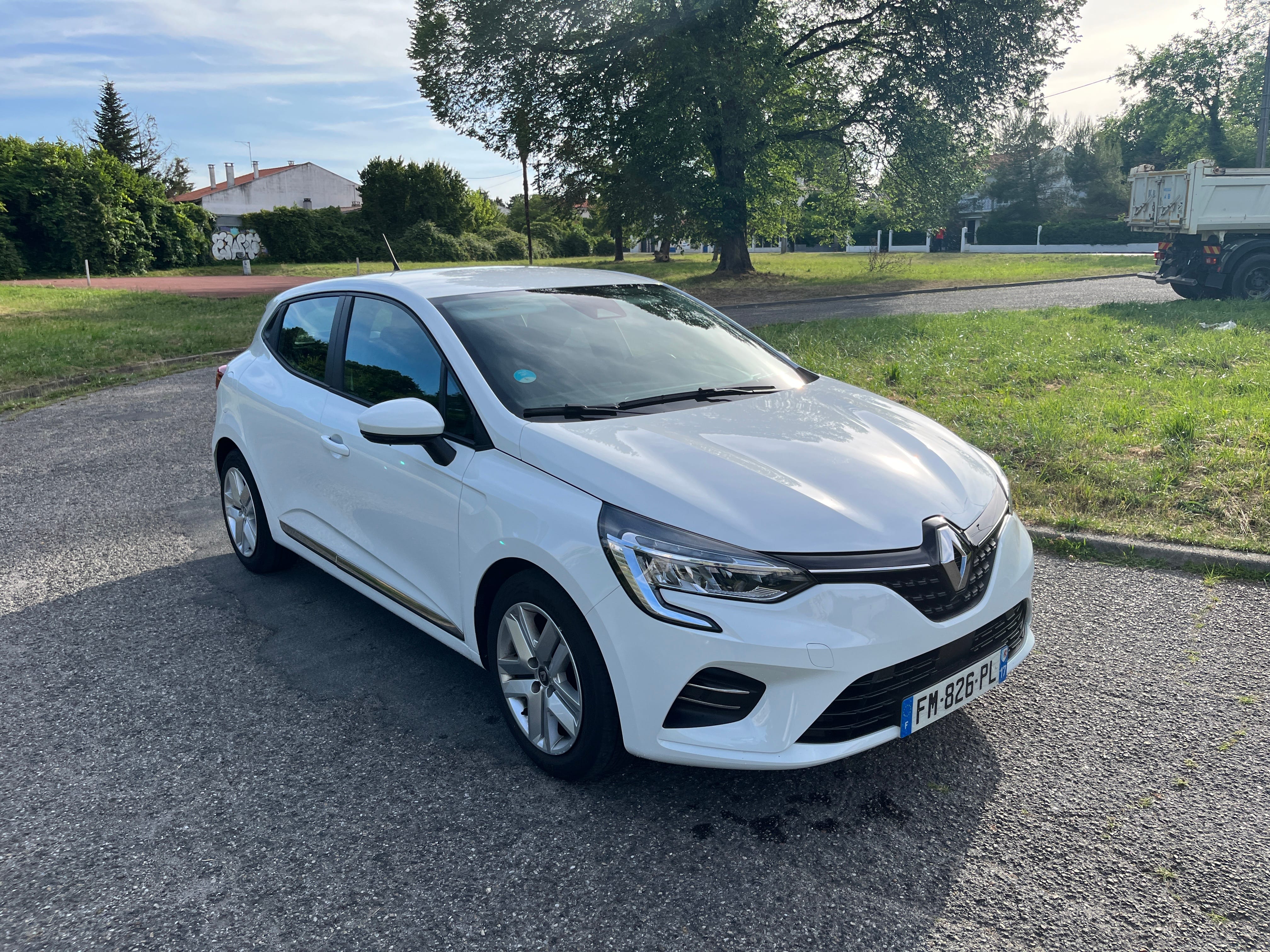 Renault Clio 5 blanche avec CarPlay avec Régulateur de vitesse