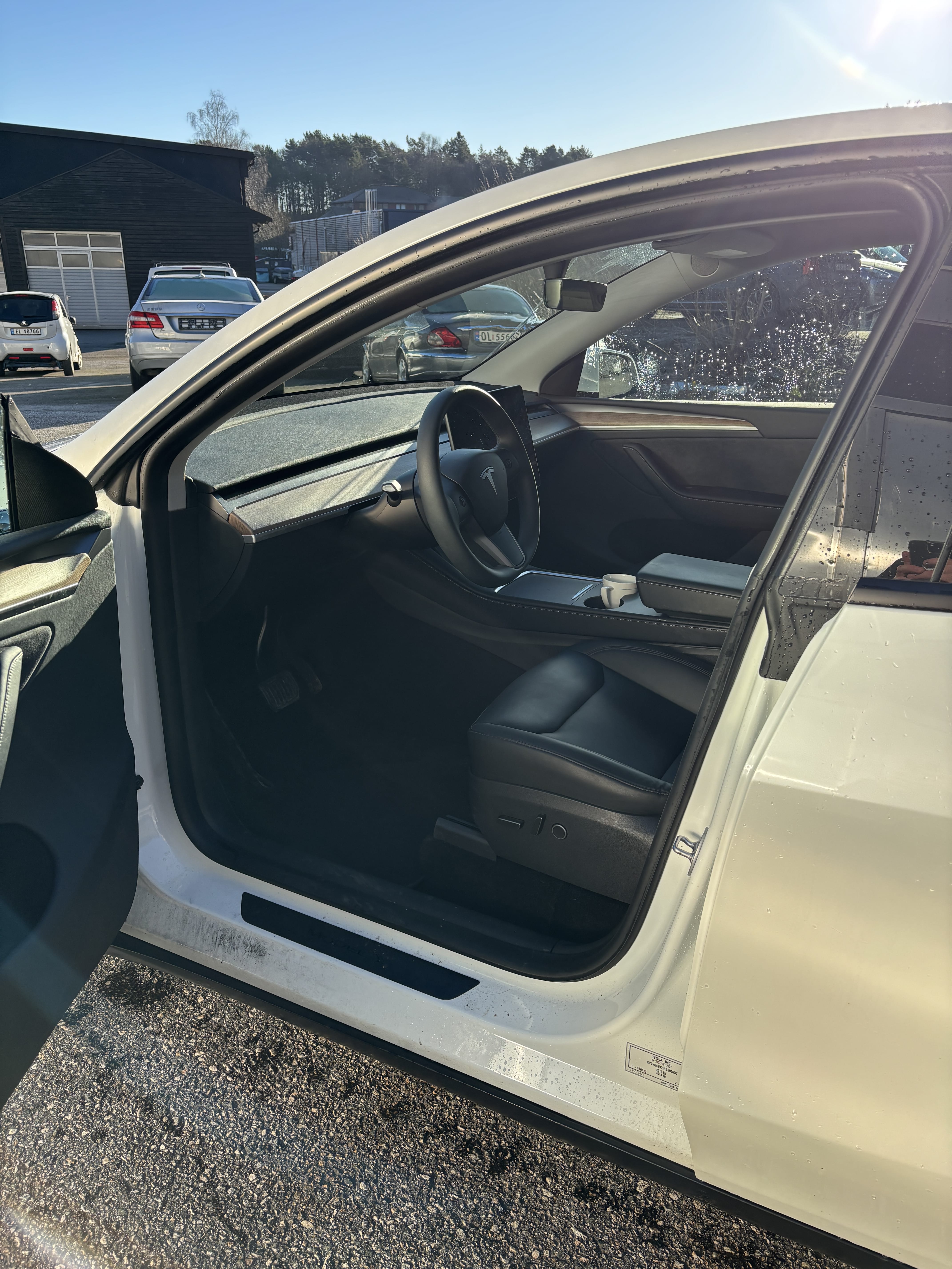 Tesla Model Y med Cruisekontroll