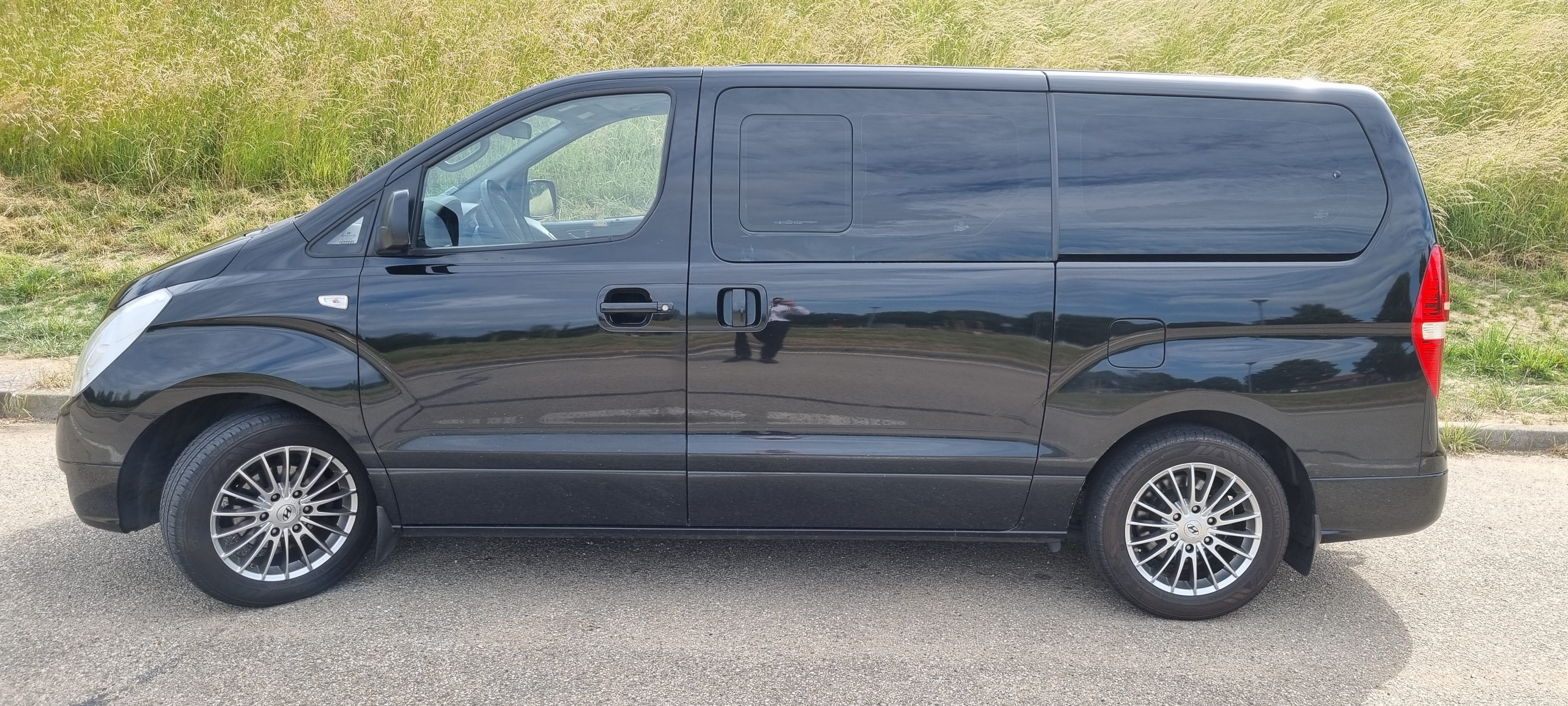 Hyundai H-1 Van GARE SNCF 8 places avec Entrée audio / iPod