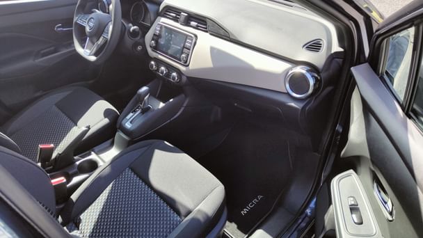 Nissan Micra con Silla infantil