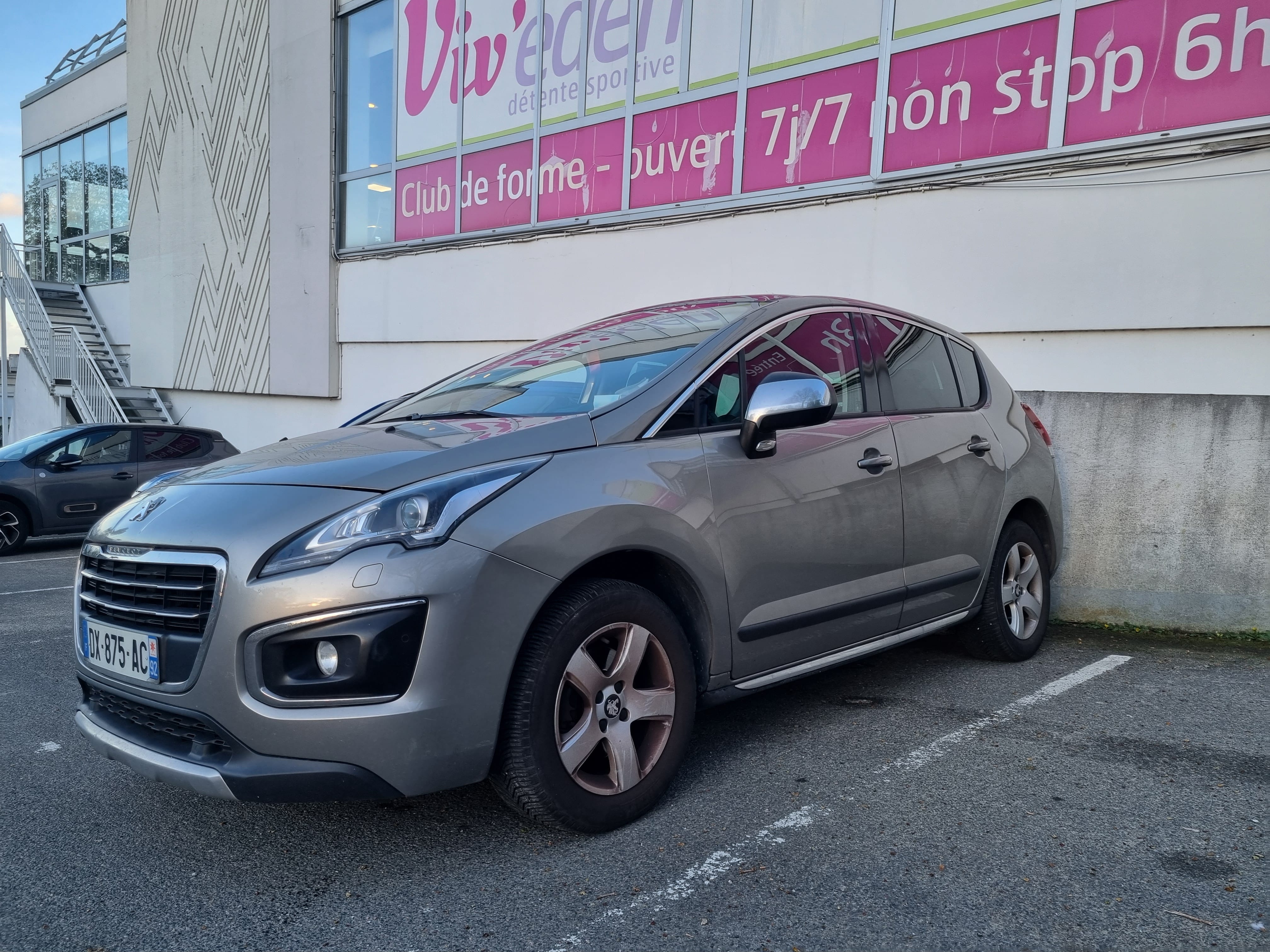 Peugeot 3008, 2015, Essence 98, automatique