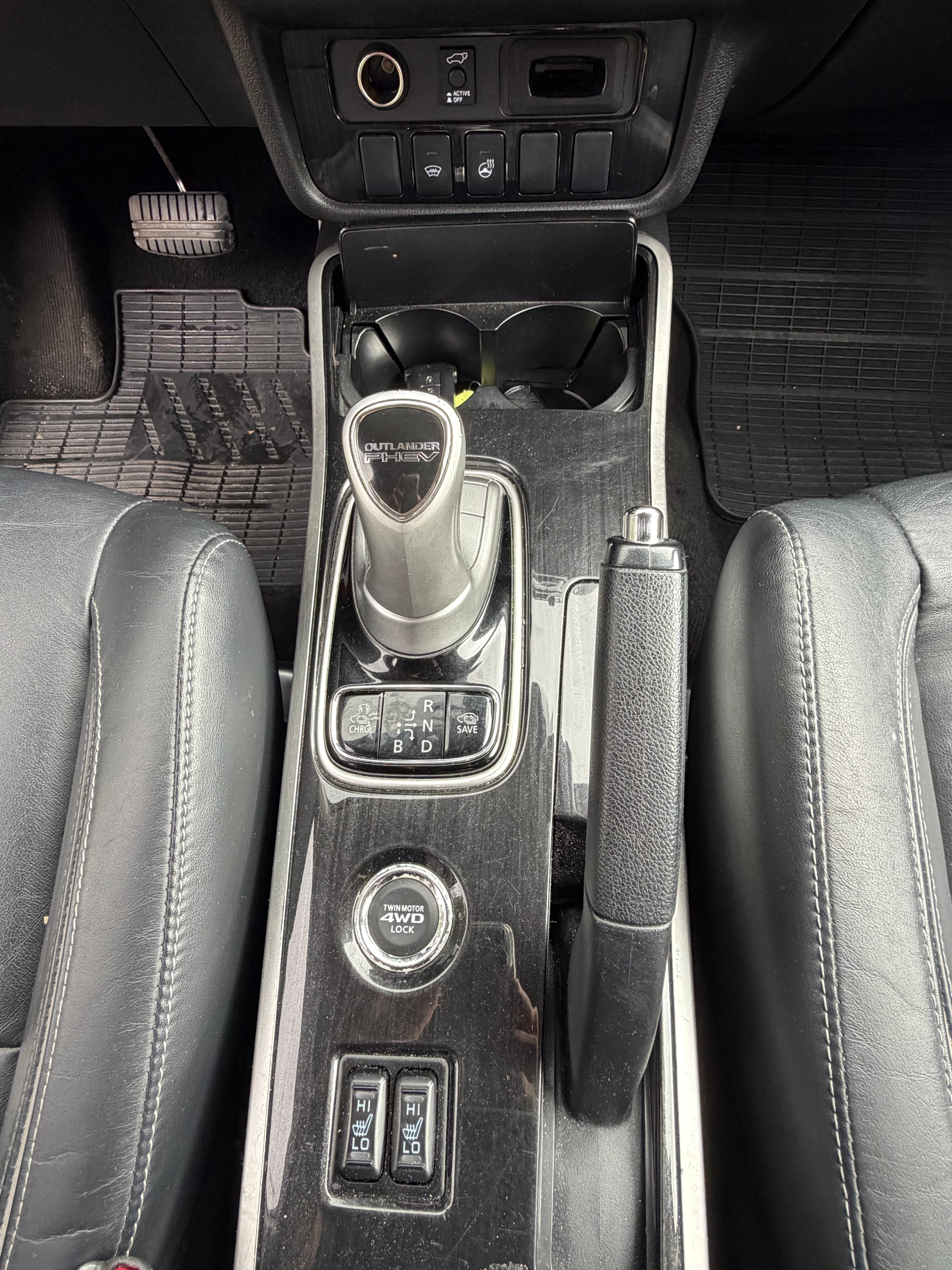 Mitsubishi Outlander 4WD – Comfortable med Dashcam