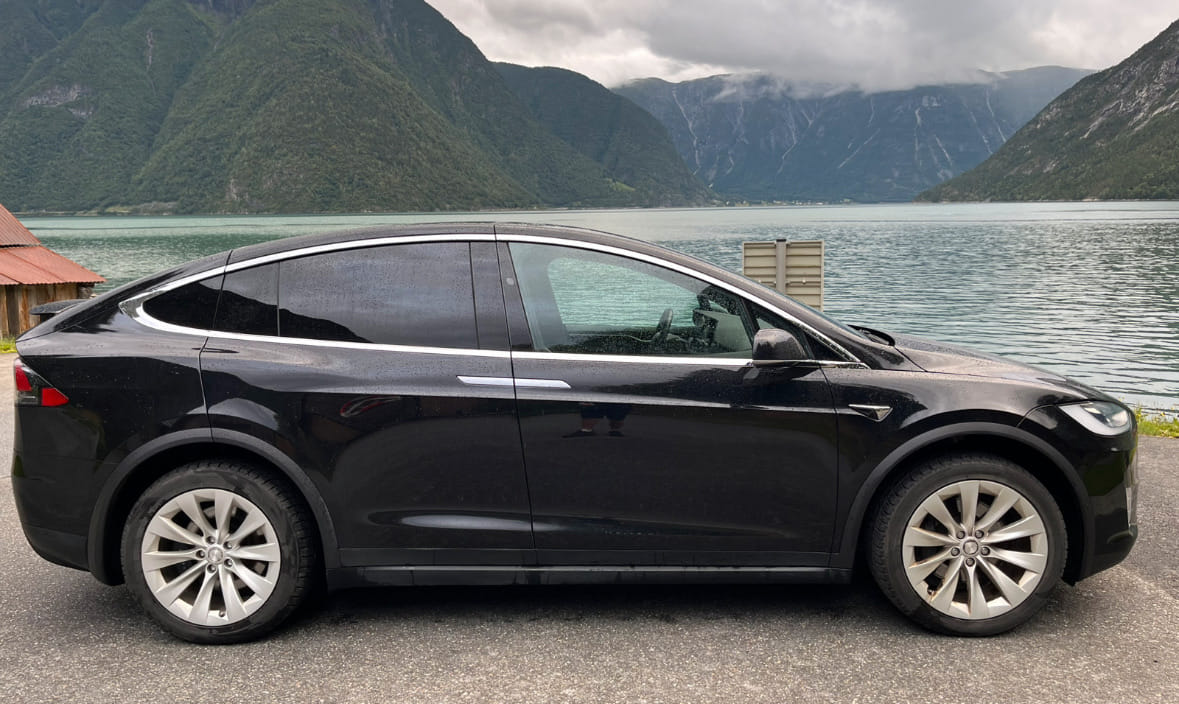 Tesla Model X 75D med Aircondition
