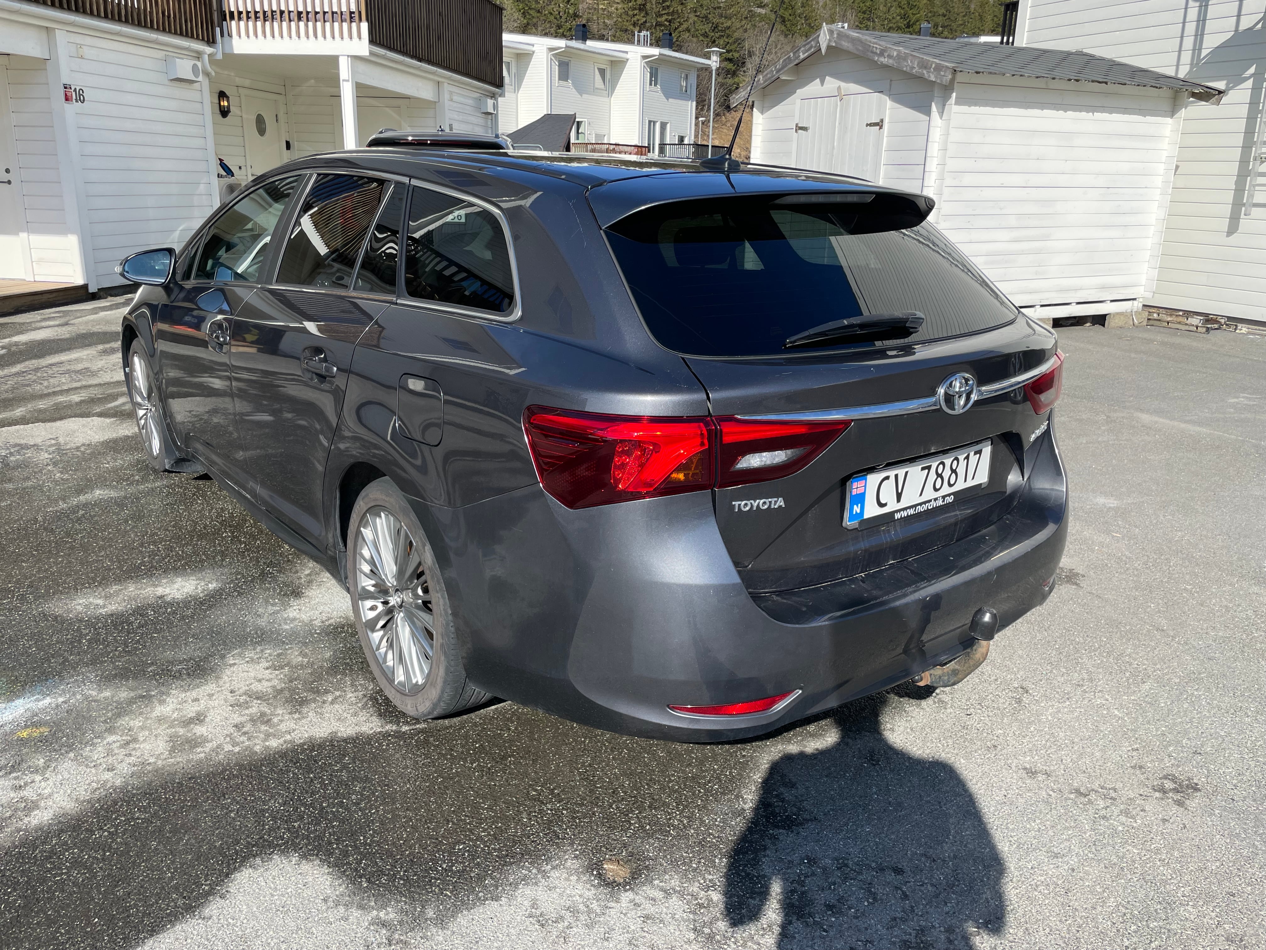 Toyota Avensis med Ryggekamera