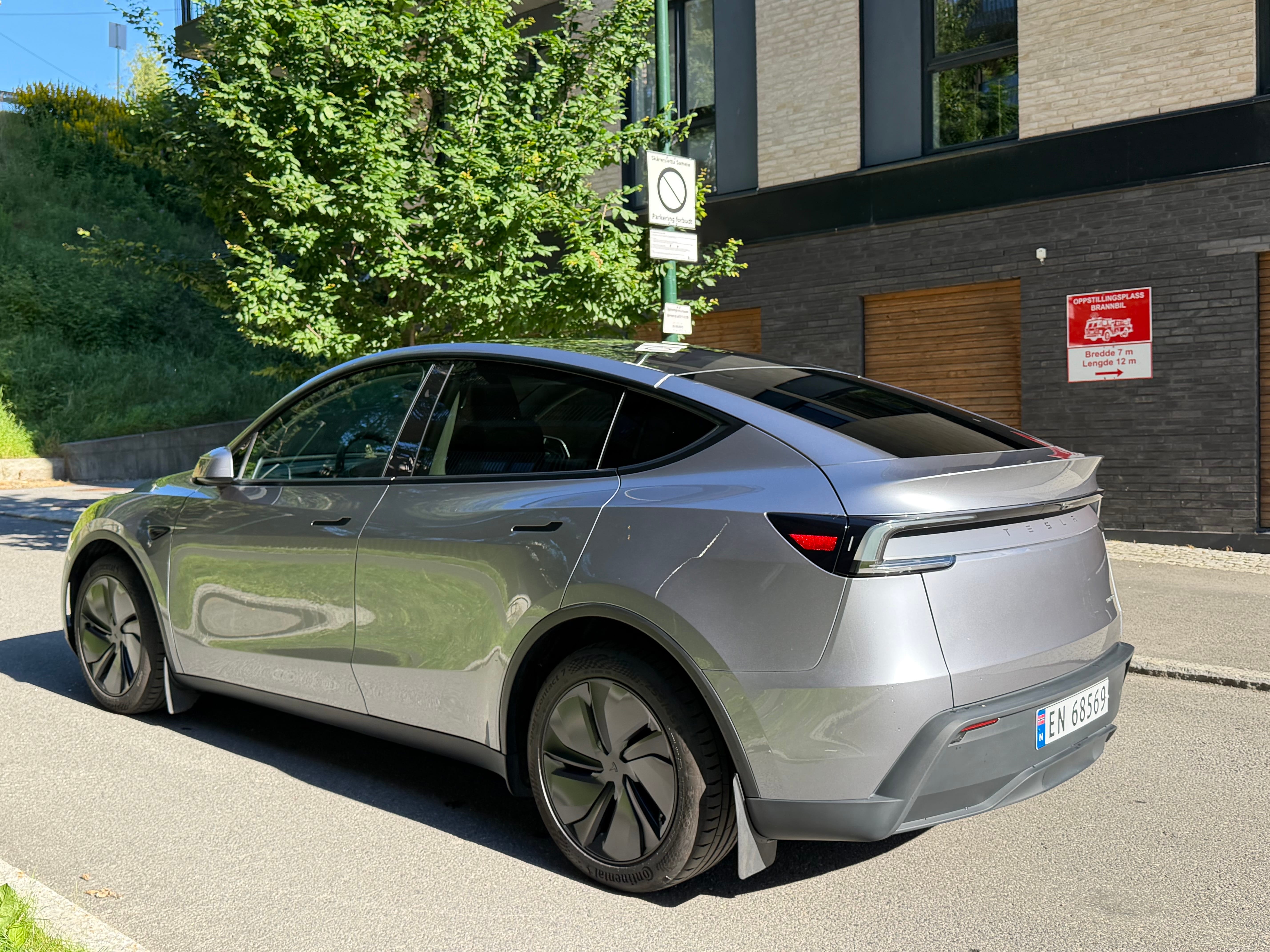 Tesla Model Y Long Range med Ryggekamera