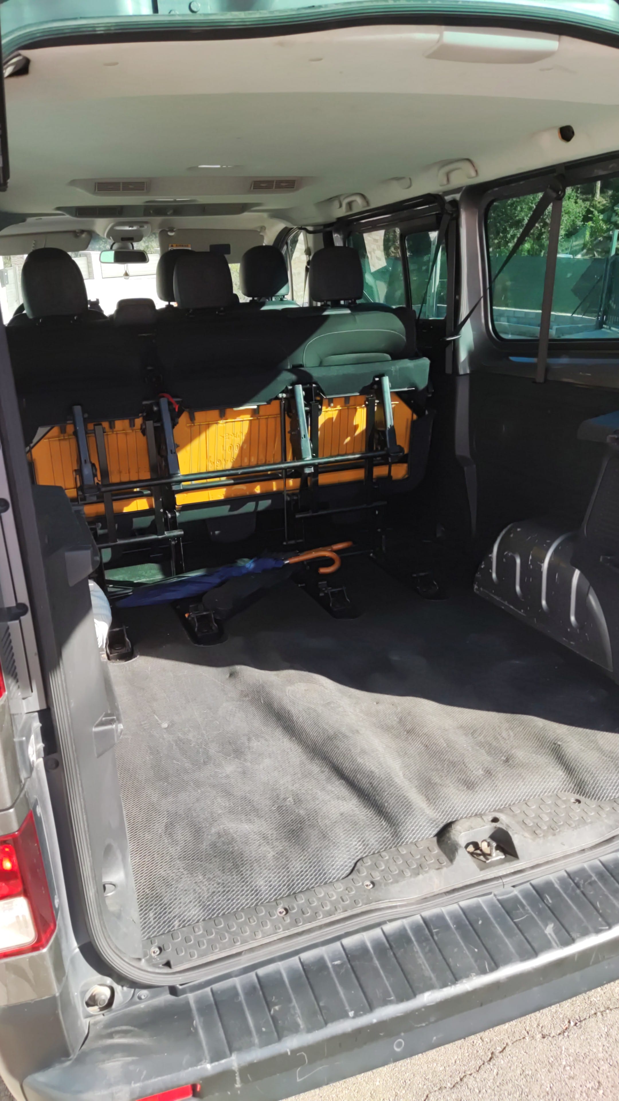Opel Vivaro 1.6 9 pasajeros larga mit Tempomat