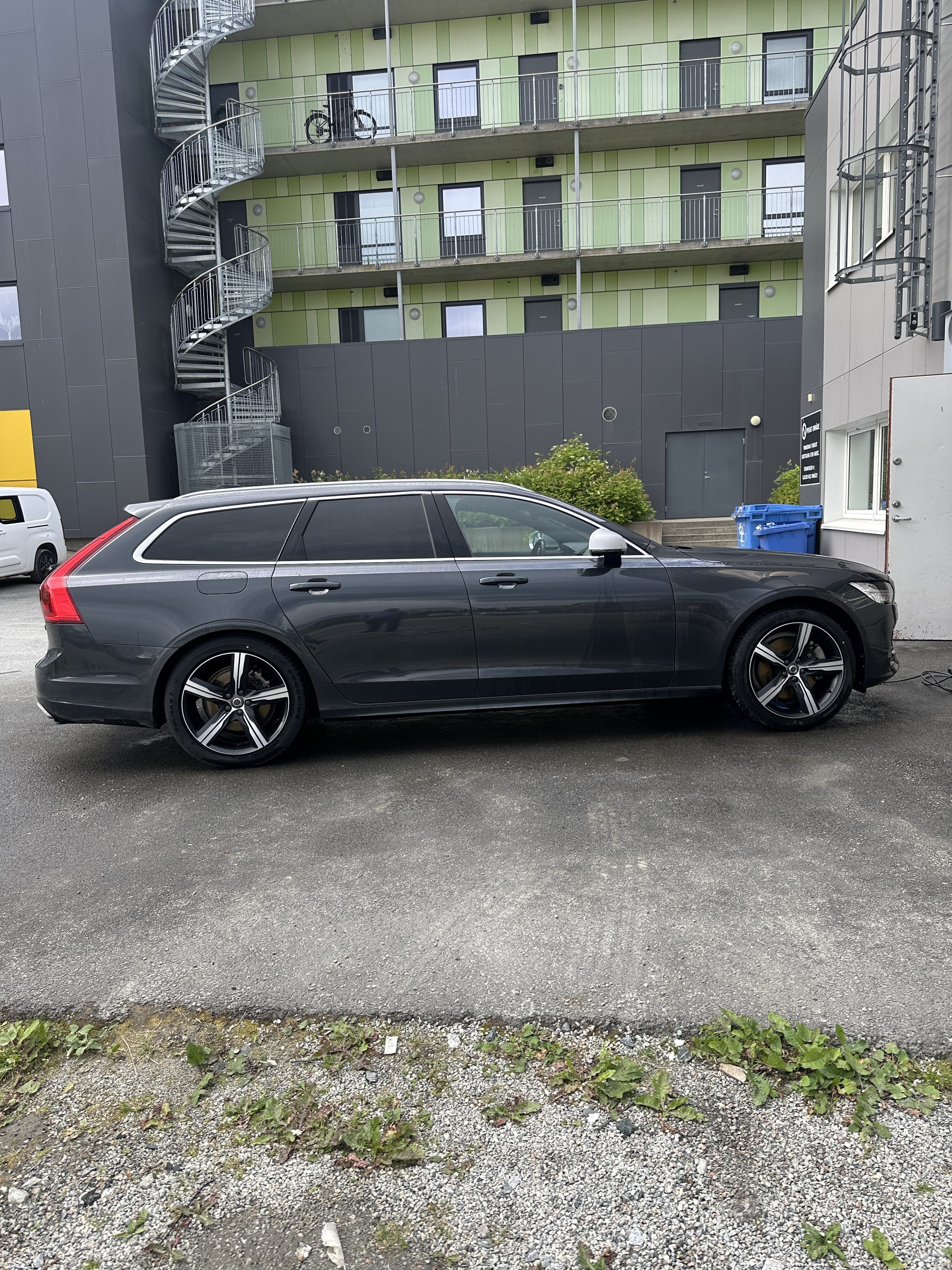 Volvo V90 R-Design T8 Twin Engine with GPS