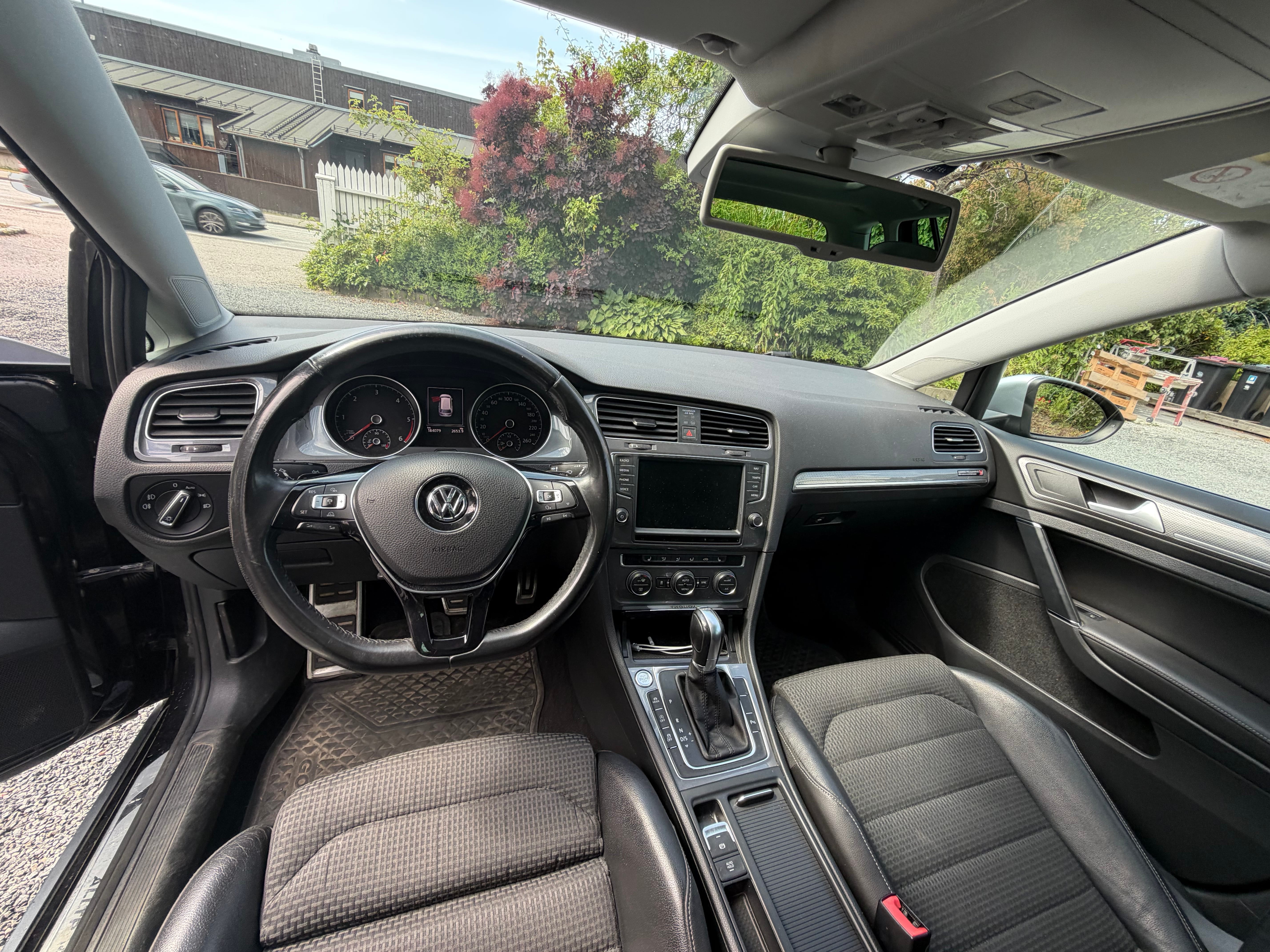 Volkswagen Golf Variant with GPS