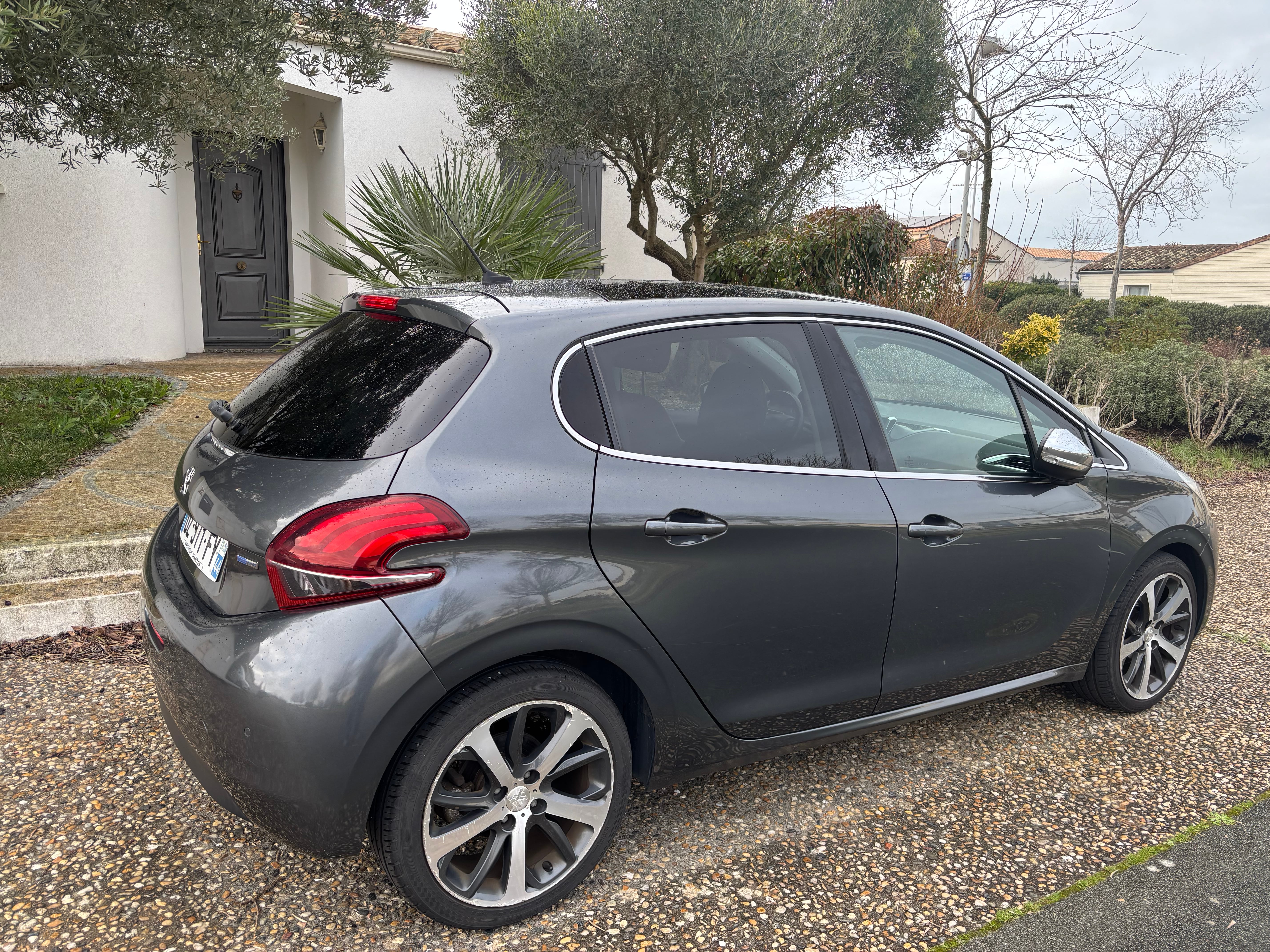 Peugeot 208, 2016, Essence 98, automatique