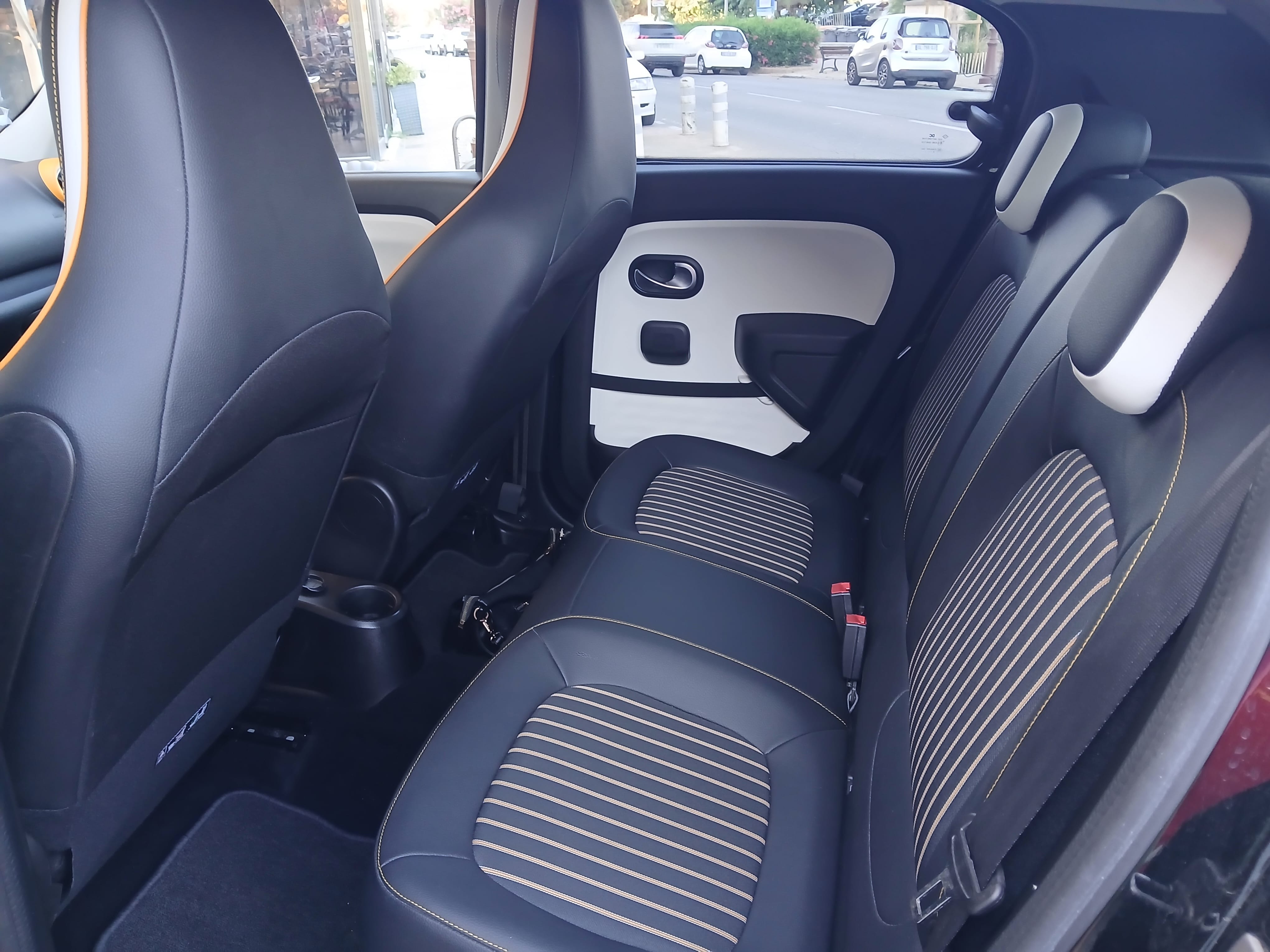 Renault Twingo III with USB charging ports