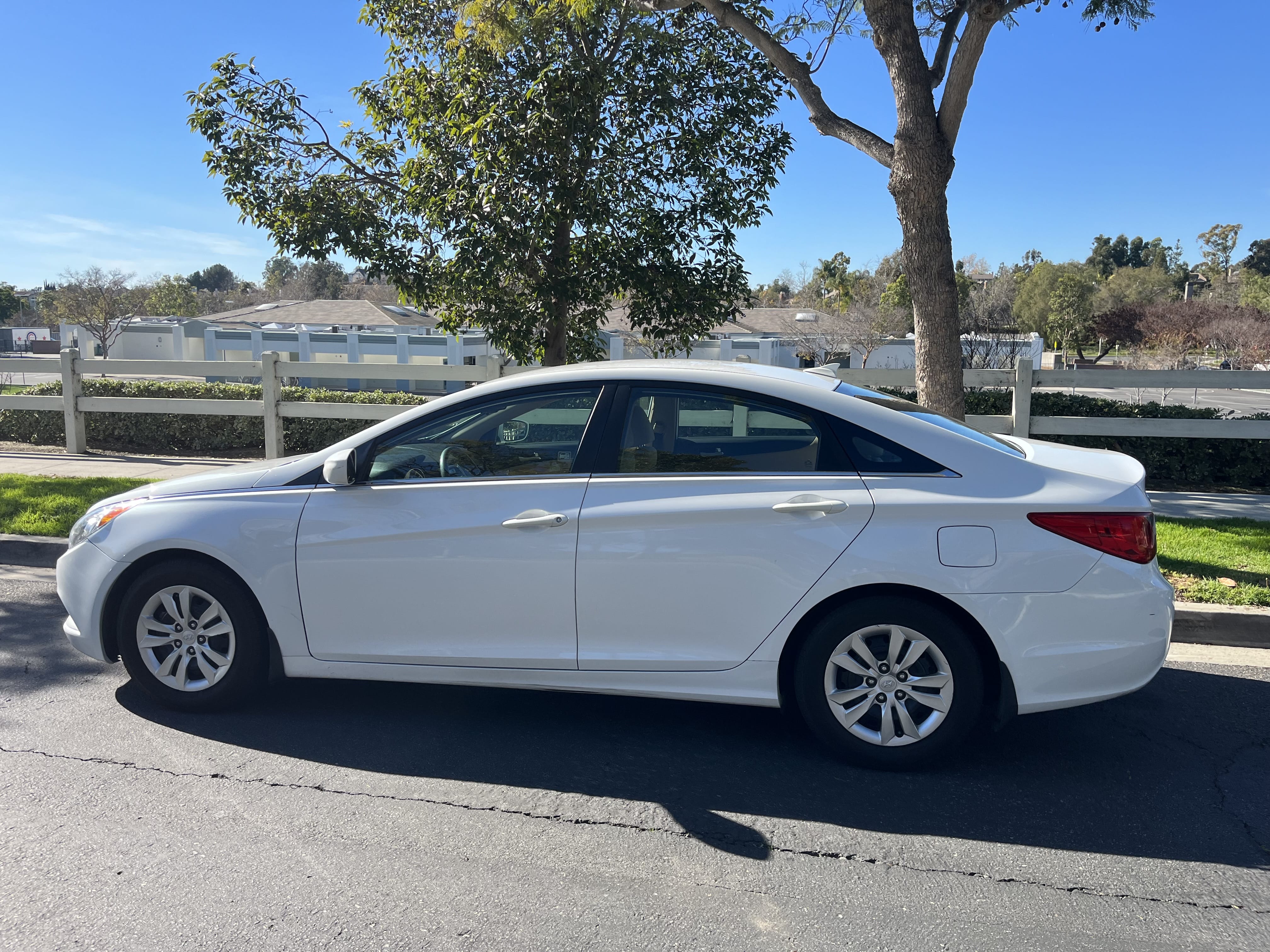 Hyundai Sonata GLS with Air conditioning