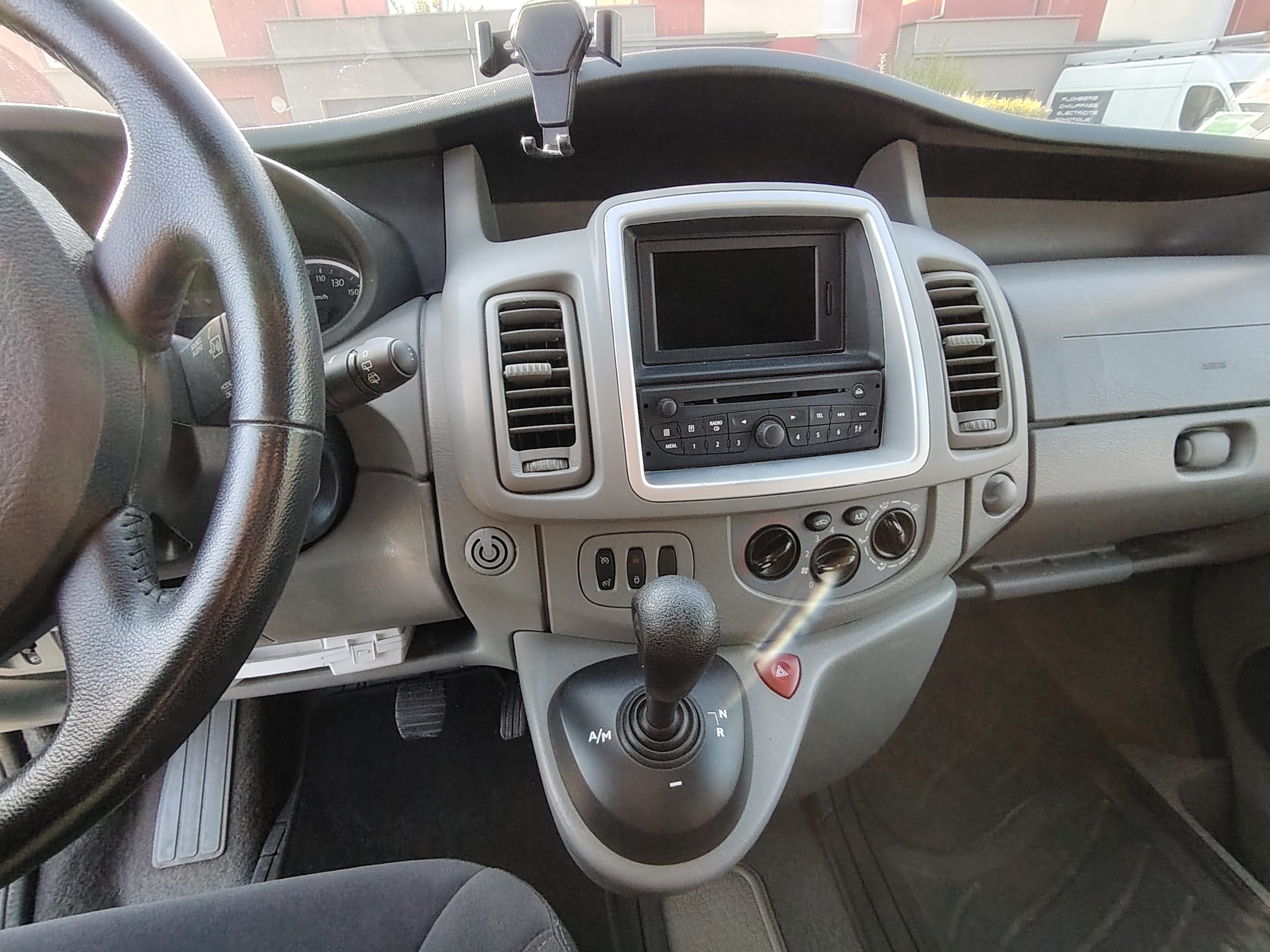 Renault Trafic Passenger 1.9 DCI with Bluetooth audio