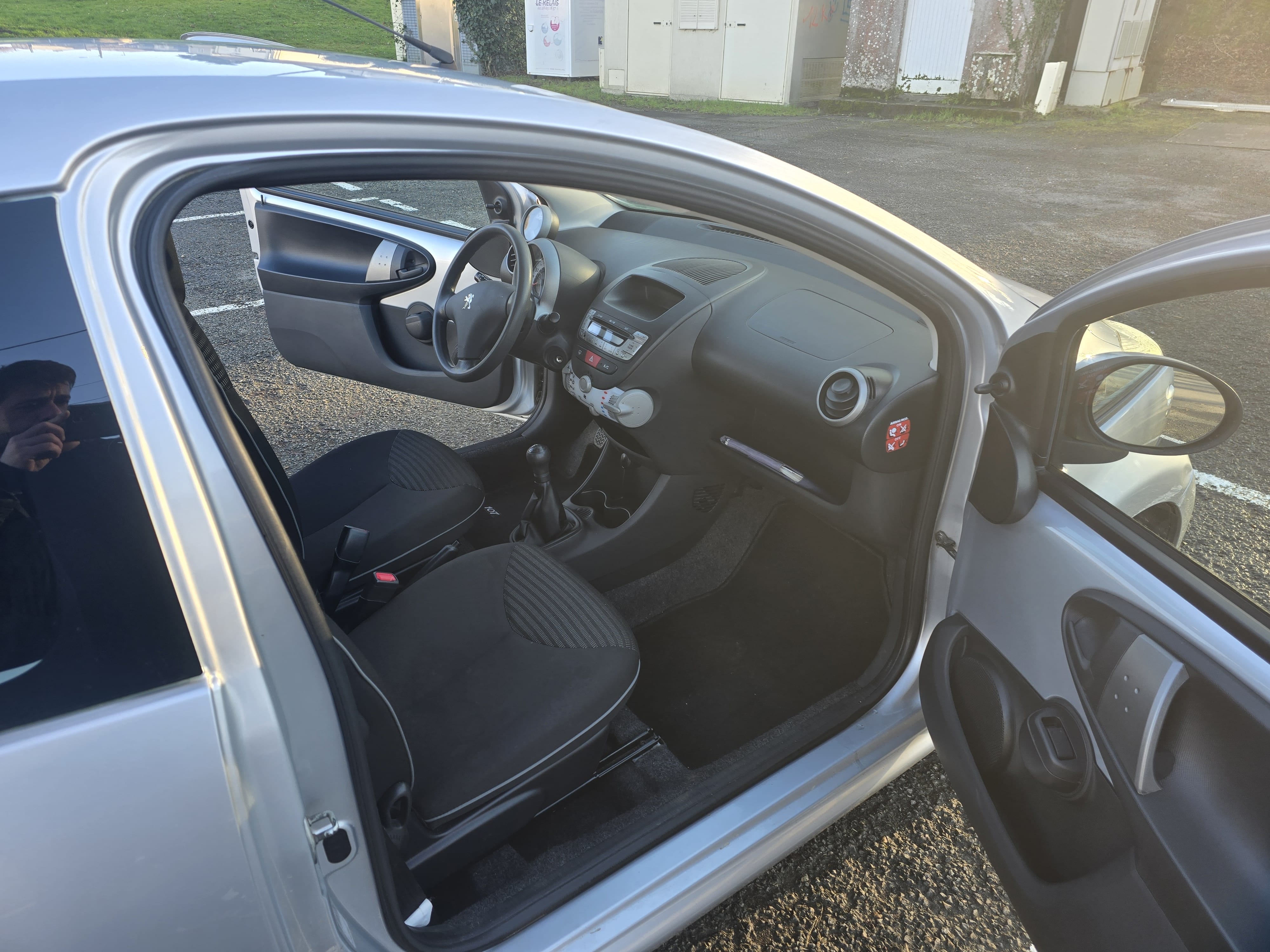 Peugeot 107 1.0 avec Entrée audio / iPod