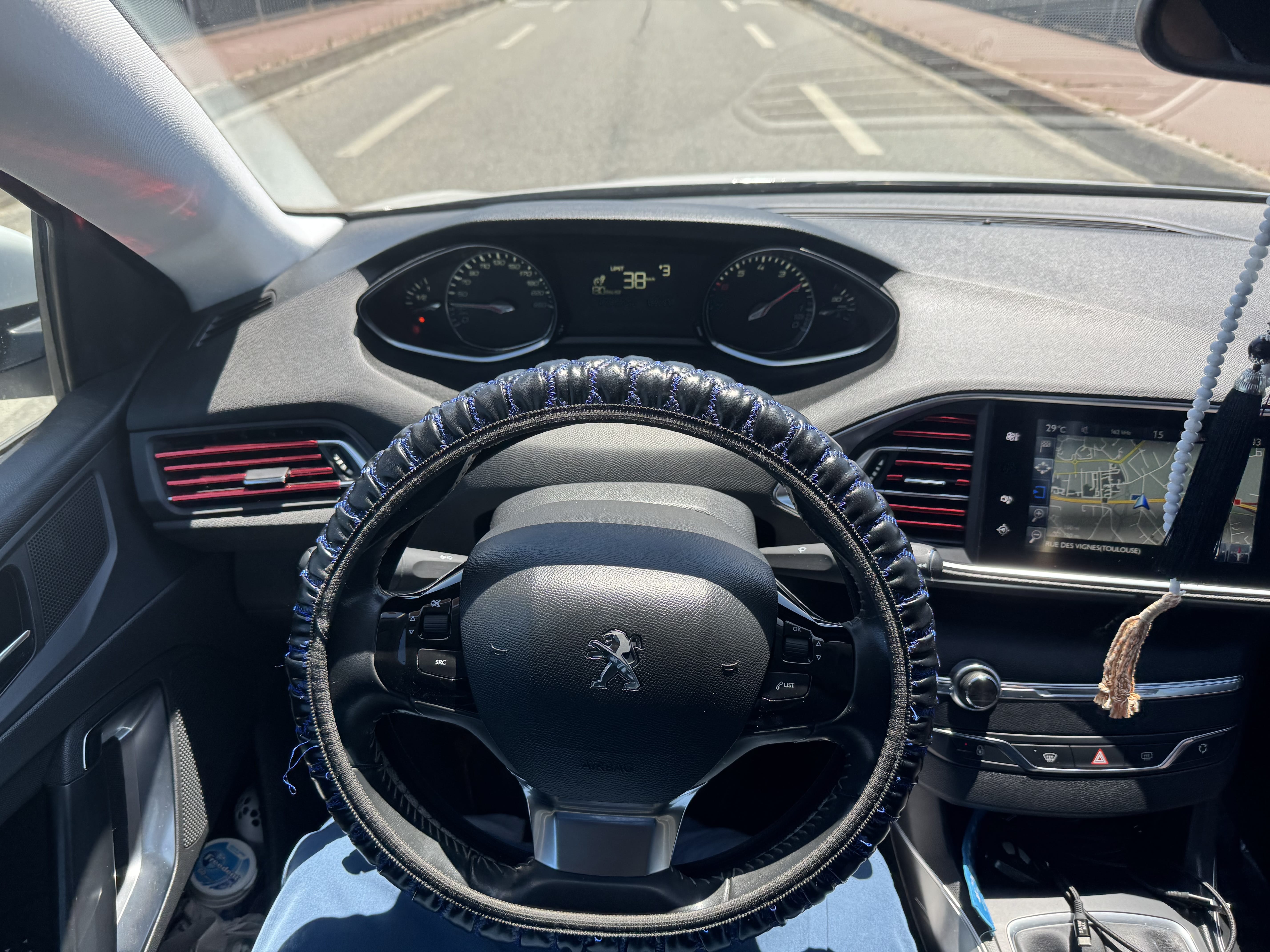 Peugeot 308 mit Navigationsgerät