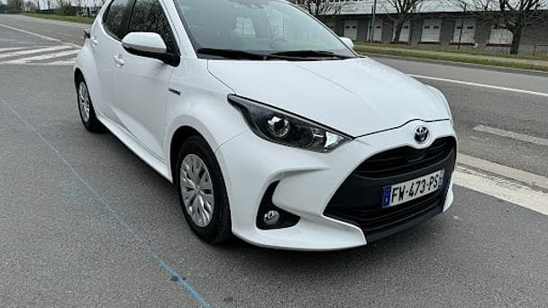 Toyota Yaris Hybride, 2022, Essence 95 / Électrique (hybride), automatique