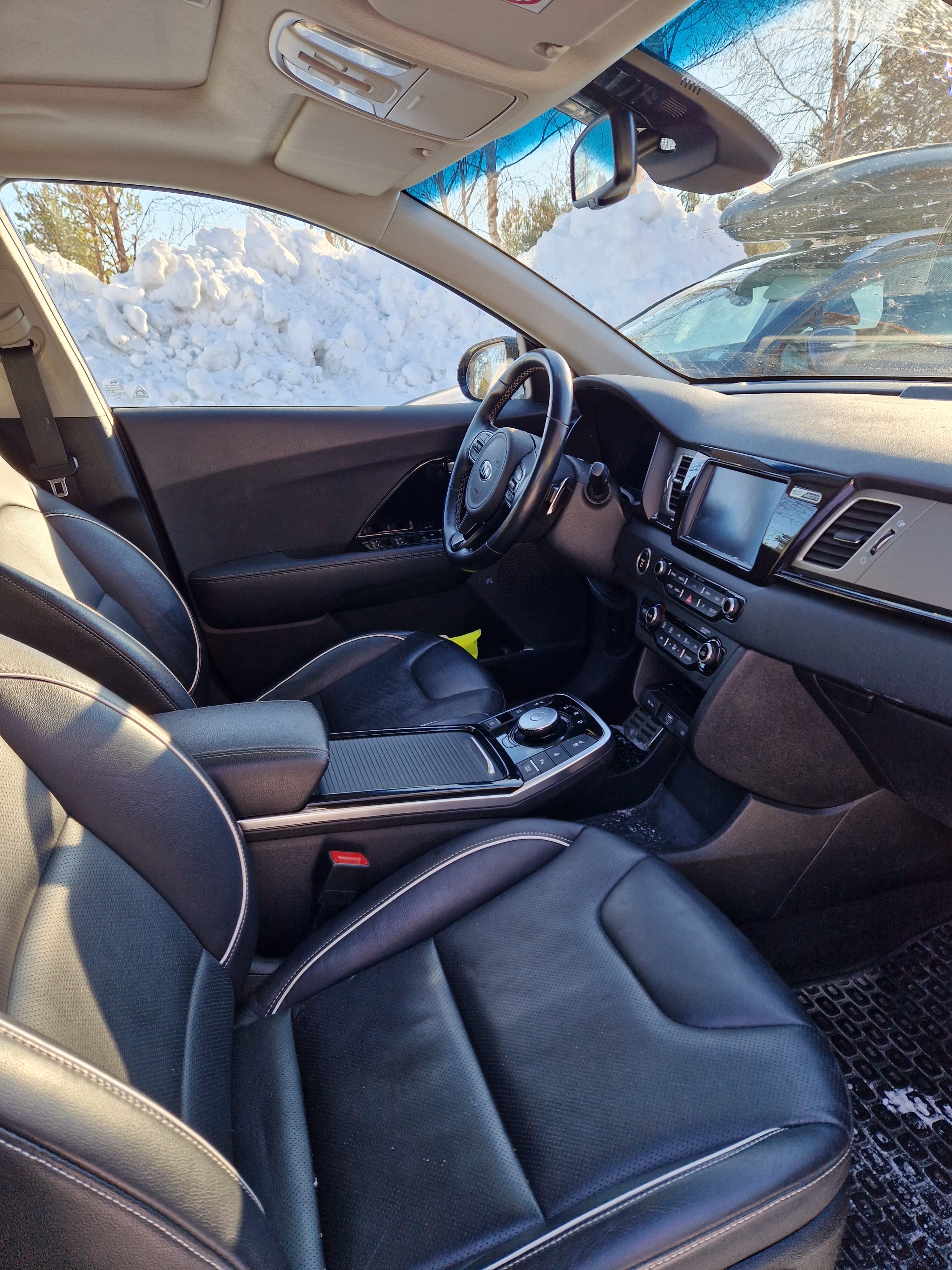 Kia e-Niro Velutstyrt KIA E-Niro first edition 64 kWt batteri, soltak og skiboks med Cruisekontroll