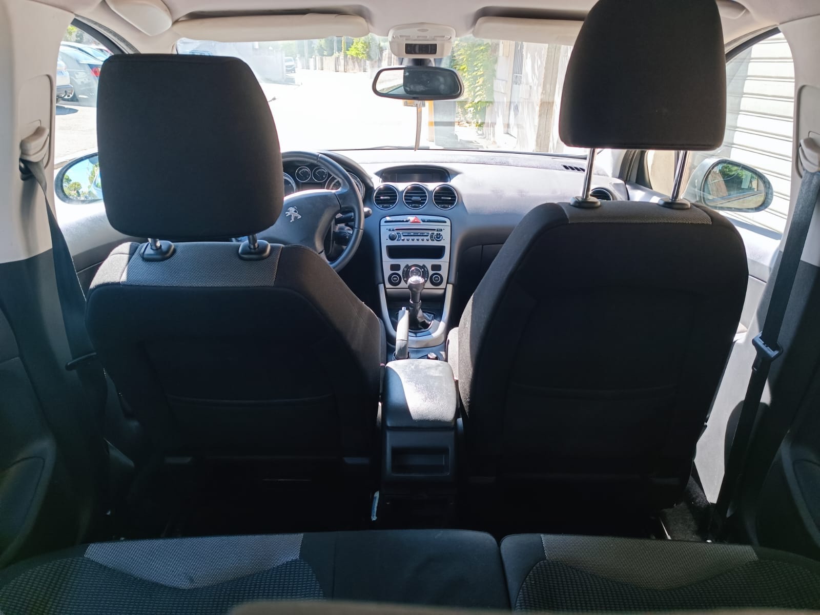 Peugeot 308 met Autostoel baby
