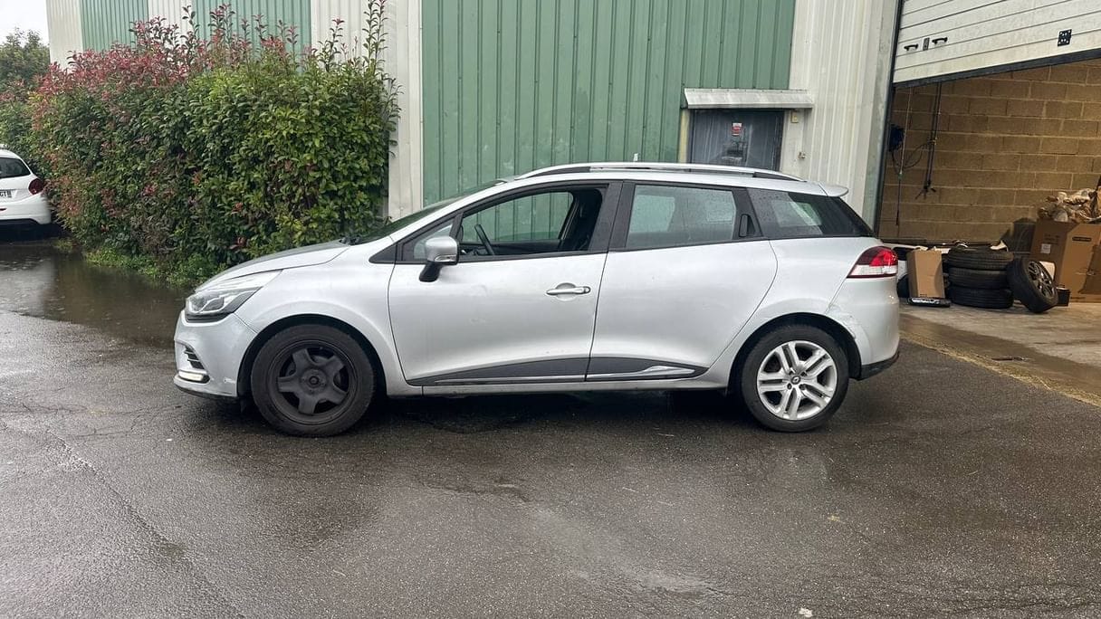 Renault Clio Estate EA562VN avec GPS