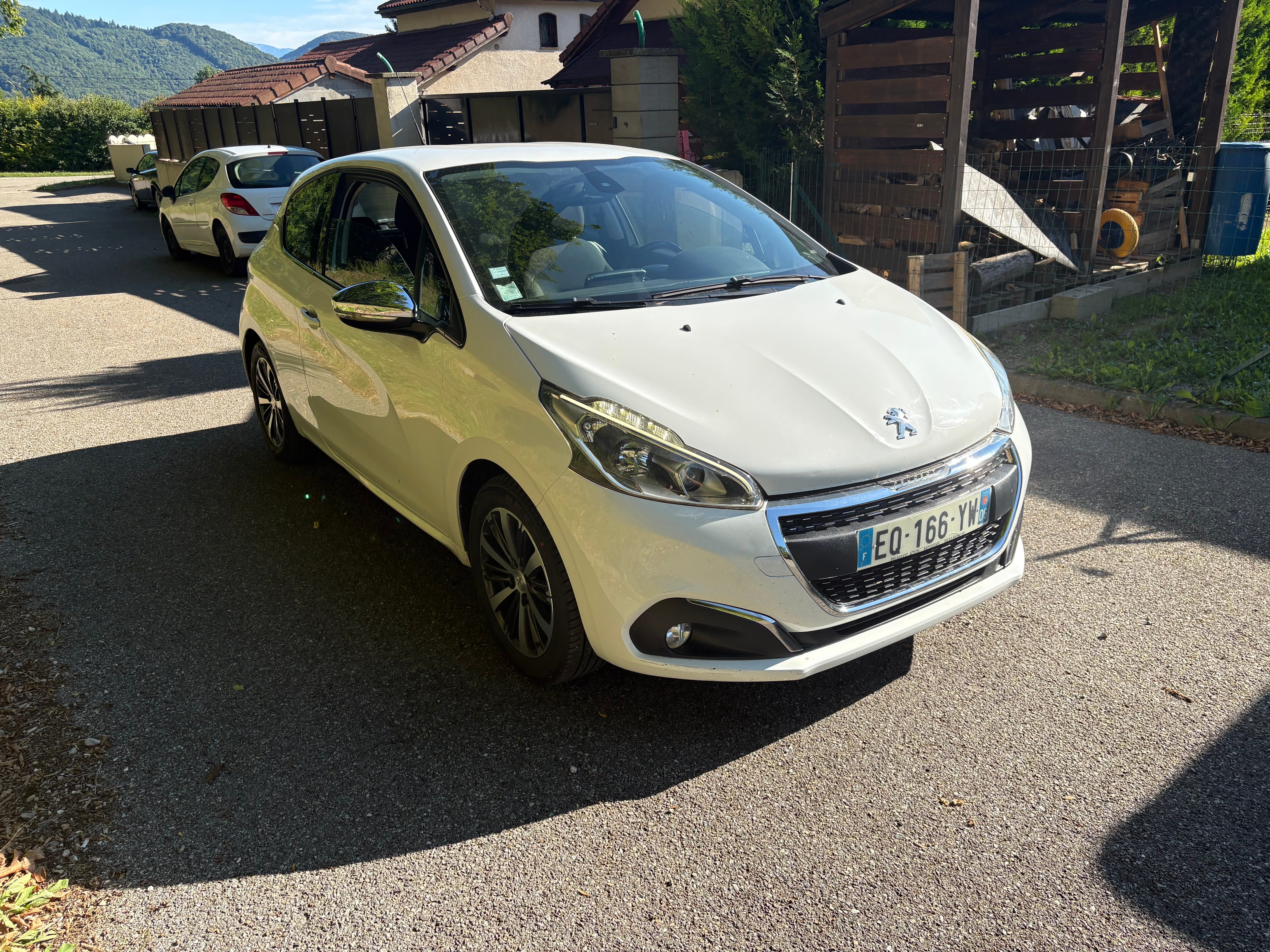 Peugeot 208 avec Apple CarPlay