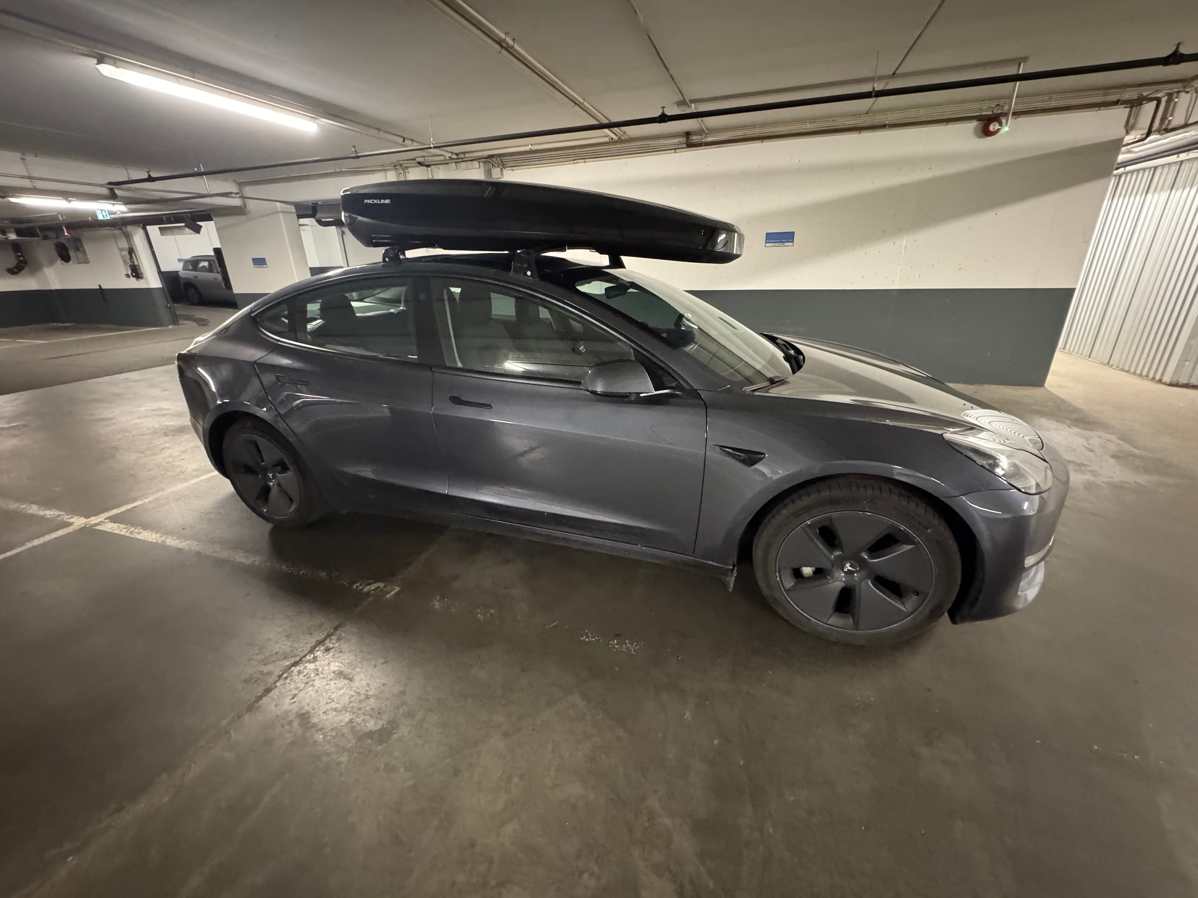 Tesla Model 3 AWD (580km), takboks XL og gratis P i Oslo med Dashcam