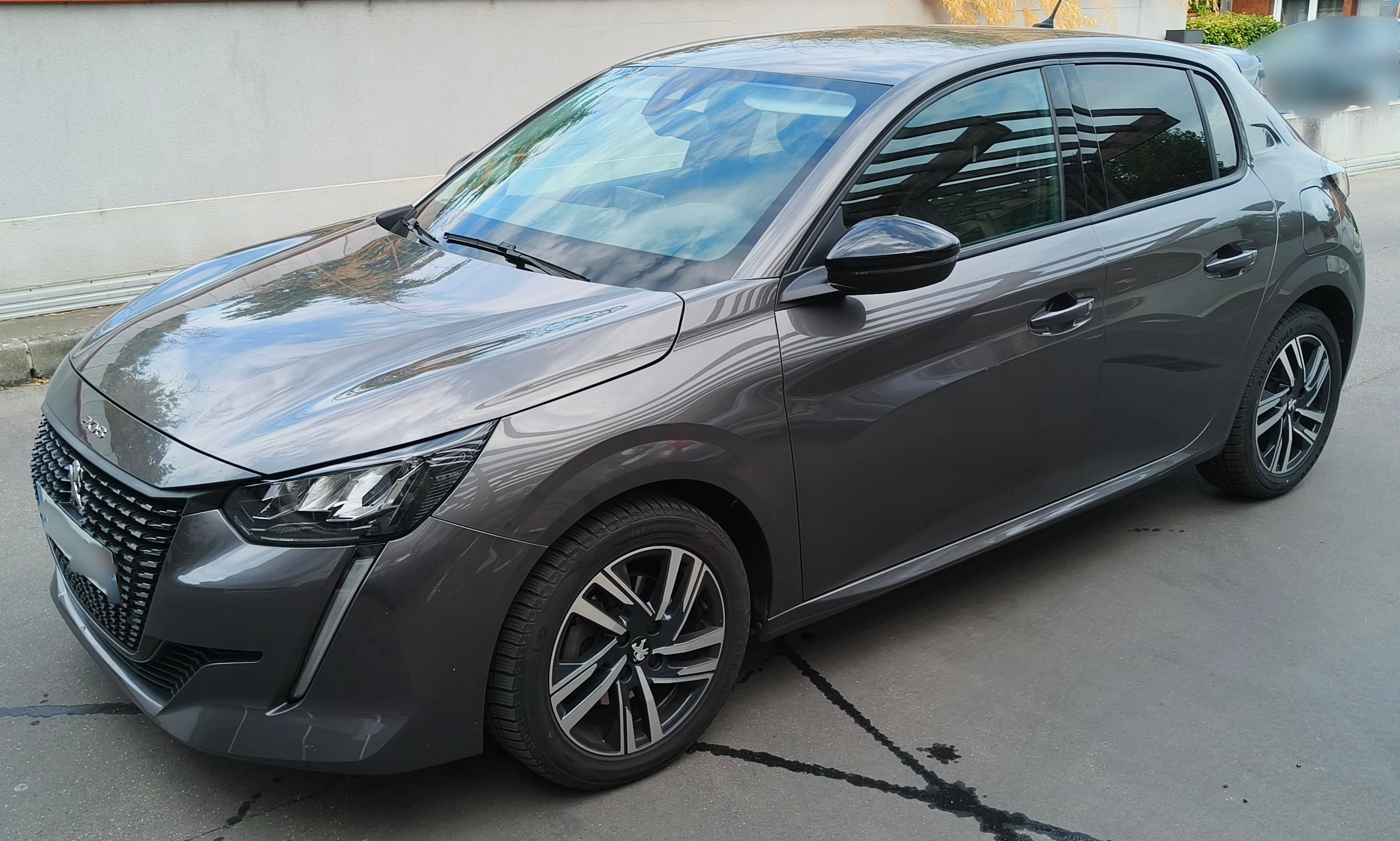 Peugeot 208 Allure • Boîte auto • CarPlay/Android Auto • Caméra de recul, 2021, Essence 95, Automatik