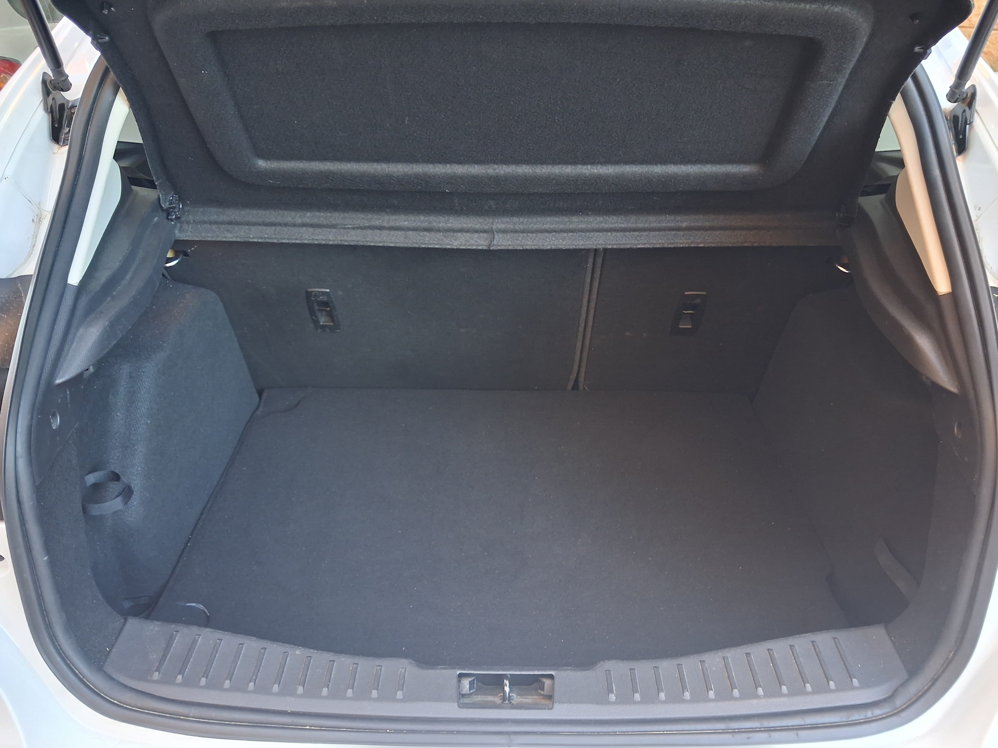 Ford Focus Turnier 1.0 EcoBoost mit Kindersitz
