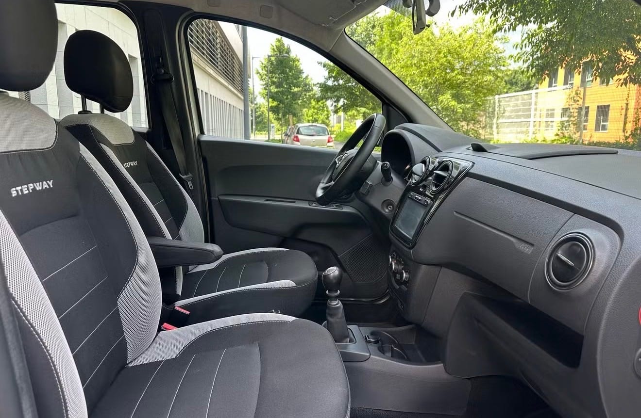 Dacia Lodgy avec Siège bébé