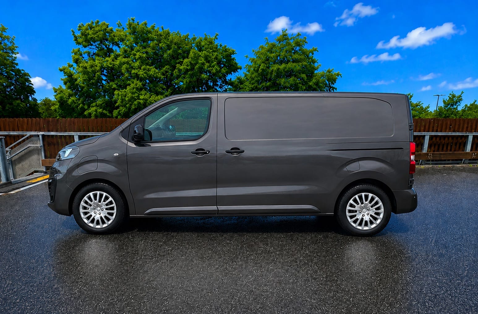 Opel Vivaro with Air conditioning