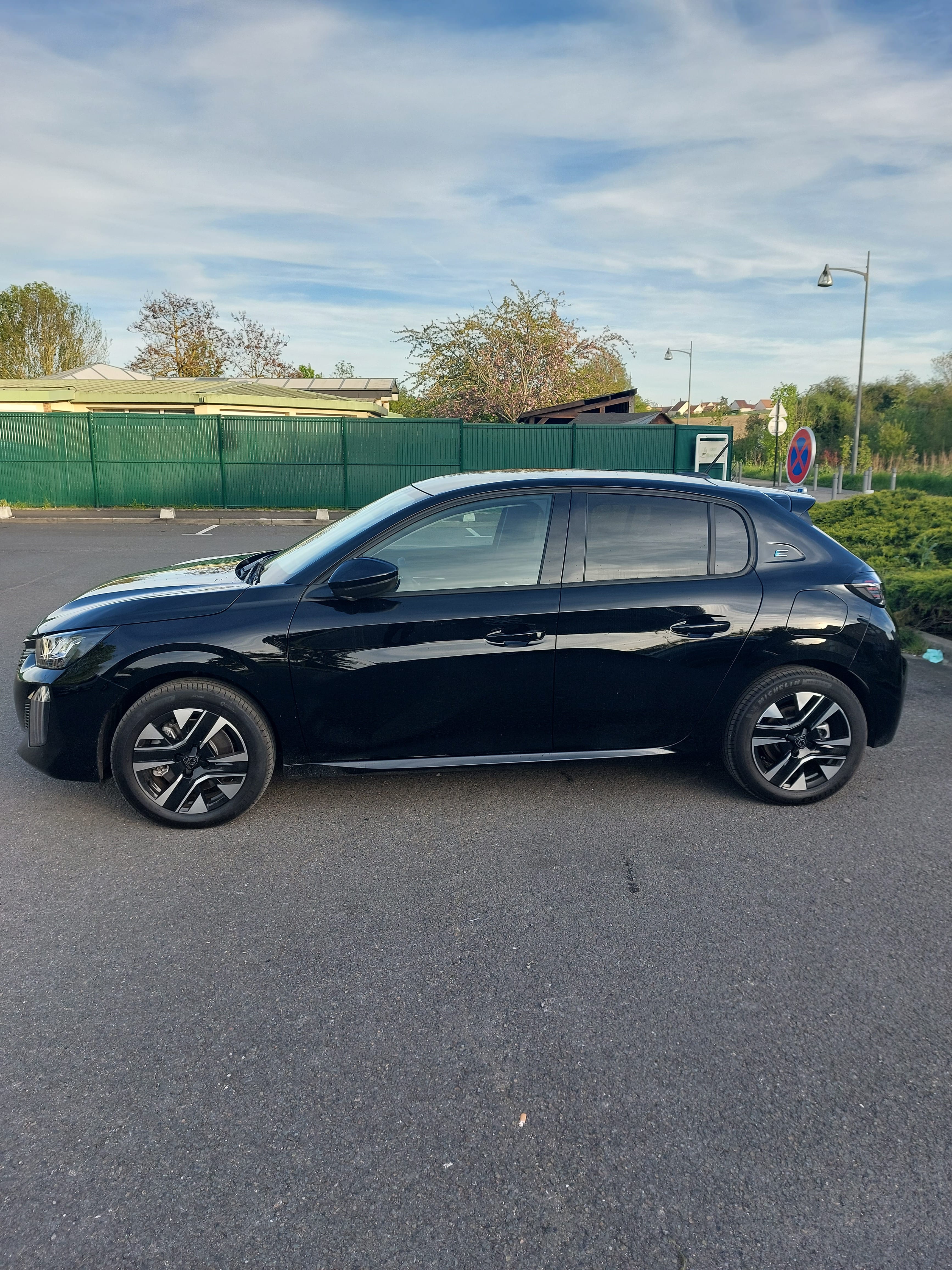 Peugeot e-208 Style avec Climatisation