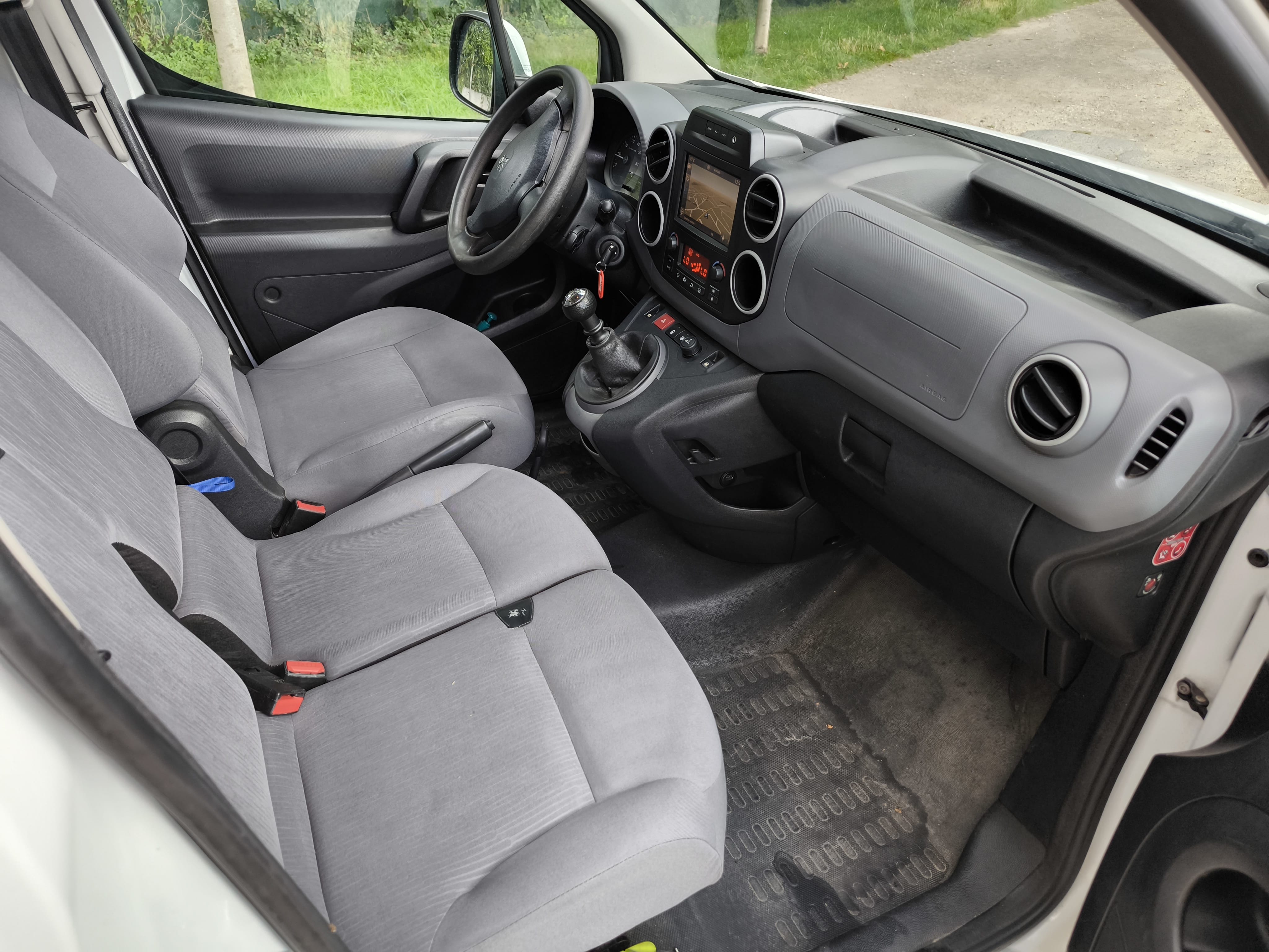 Peugeot Partner avec Entrée audio / iPod