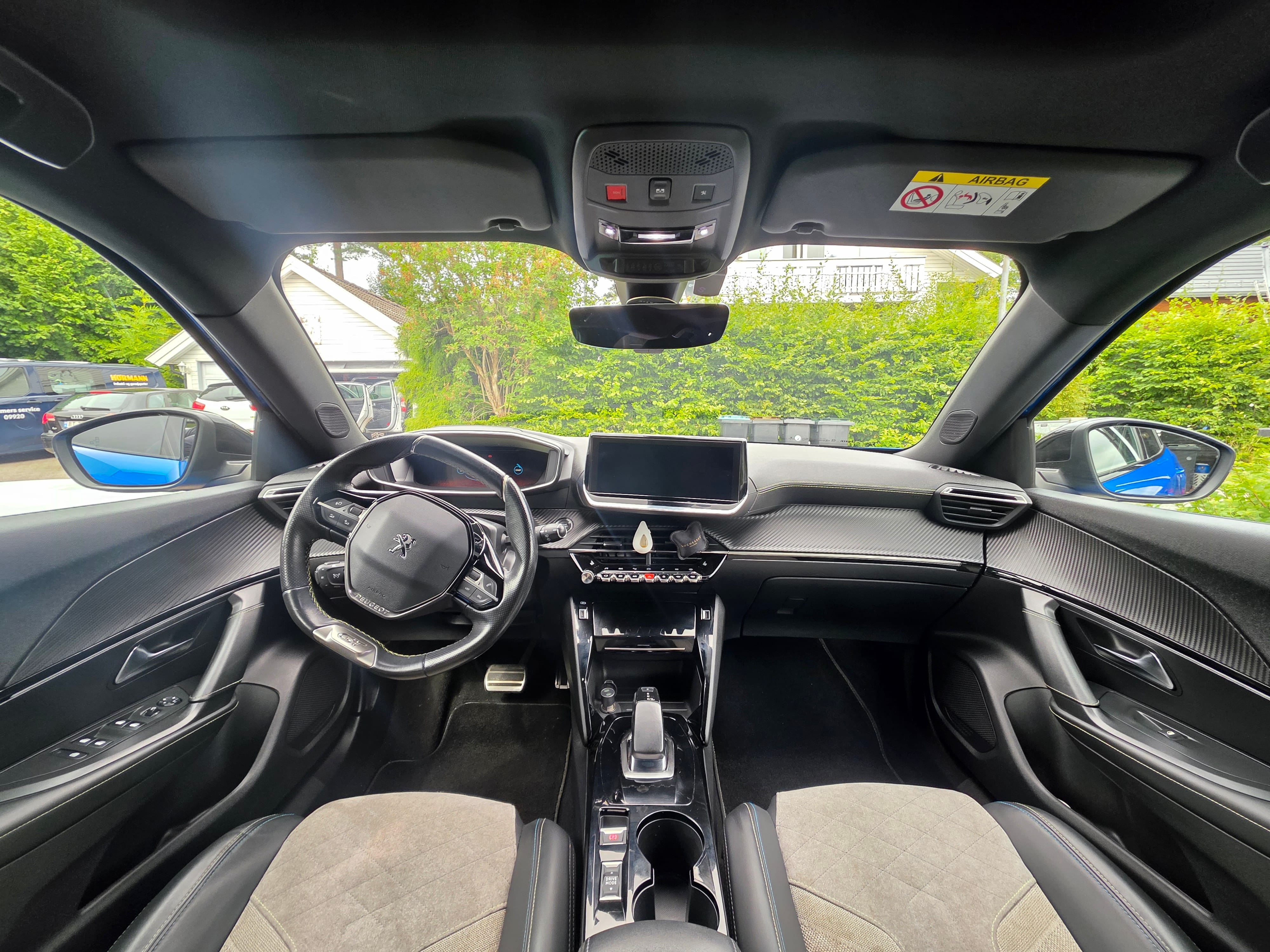 Peugeot e-2008 med GPS