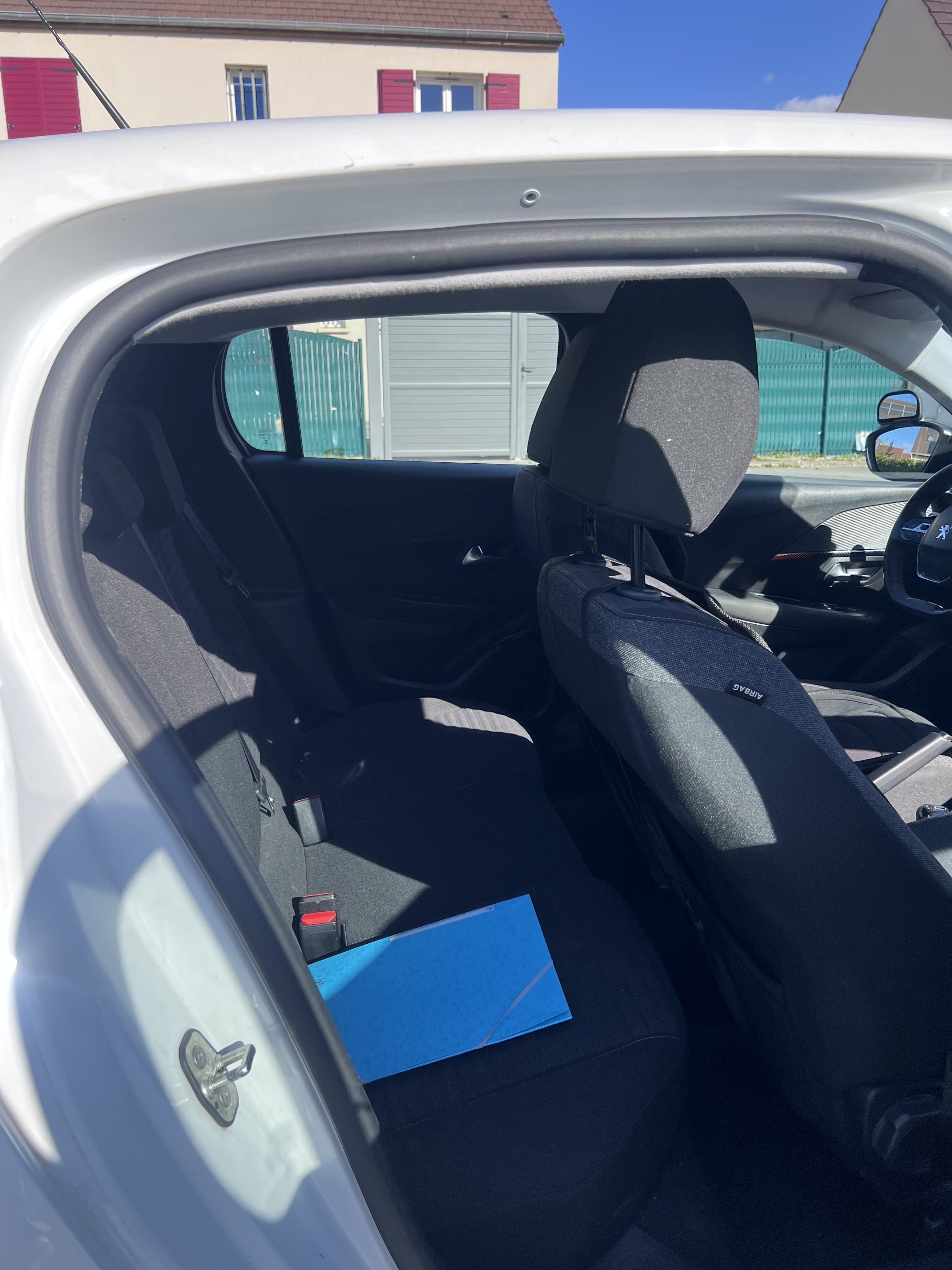 Peugeot 208 avec GPS